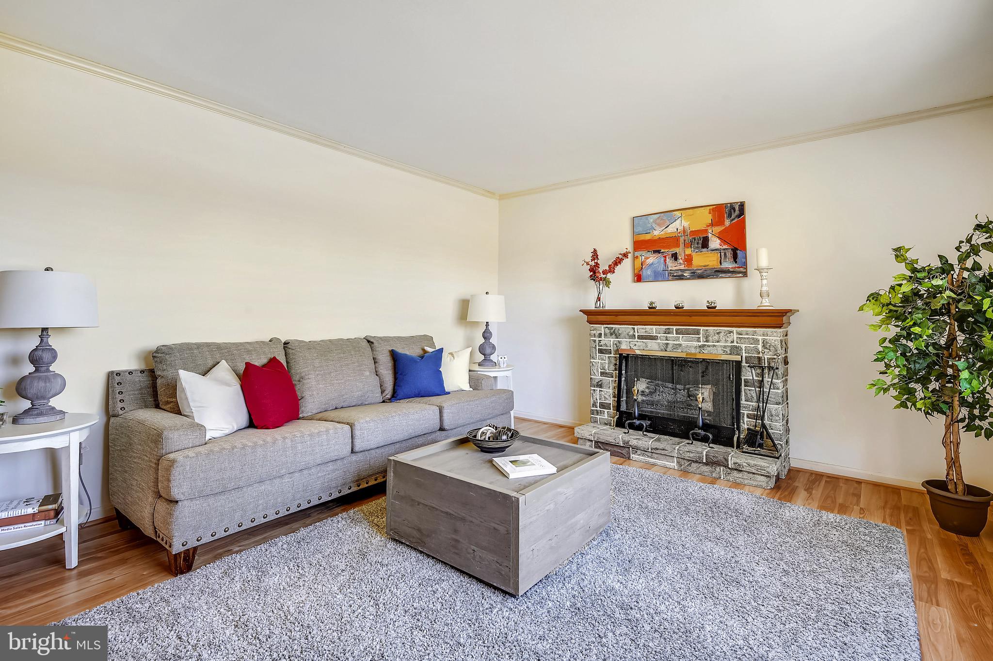 BROAD NECK - Residential