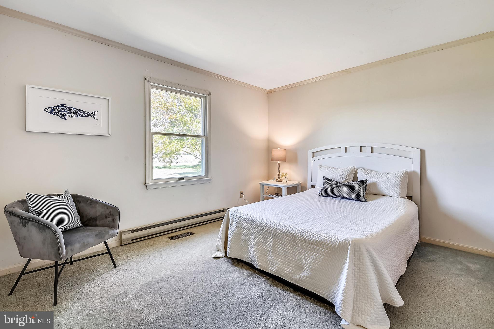 BROAD NECK - Residential