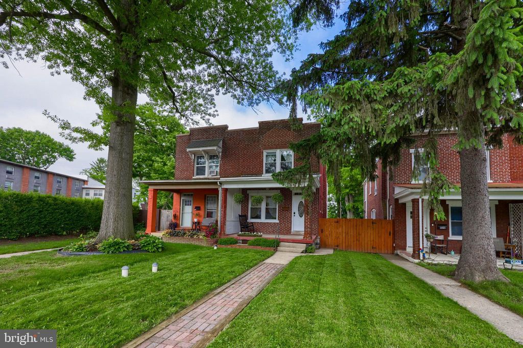 Photo of 530 S West End Avenue, Lancaster, PA 17603 (MLS # PALA2051244)