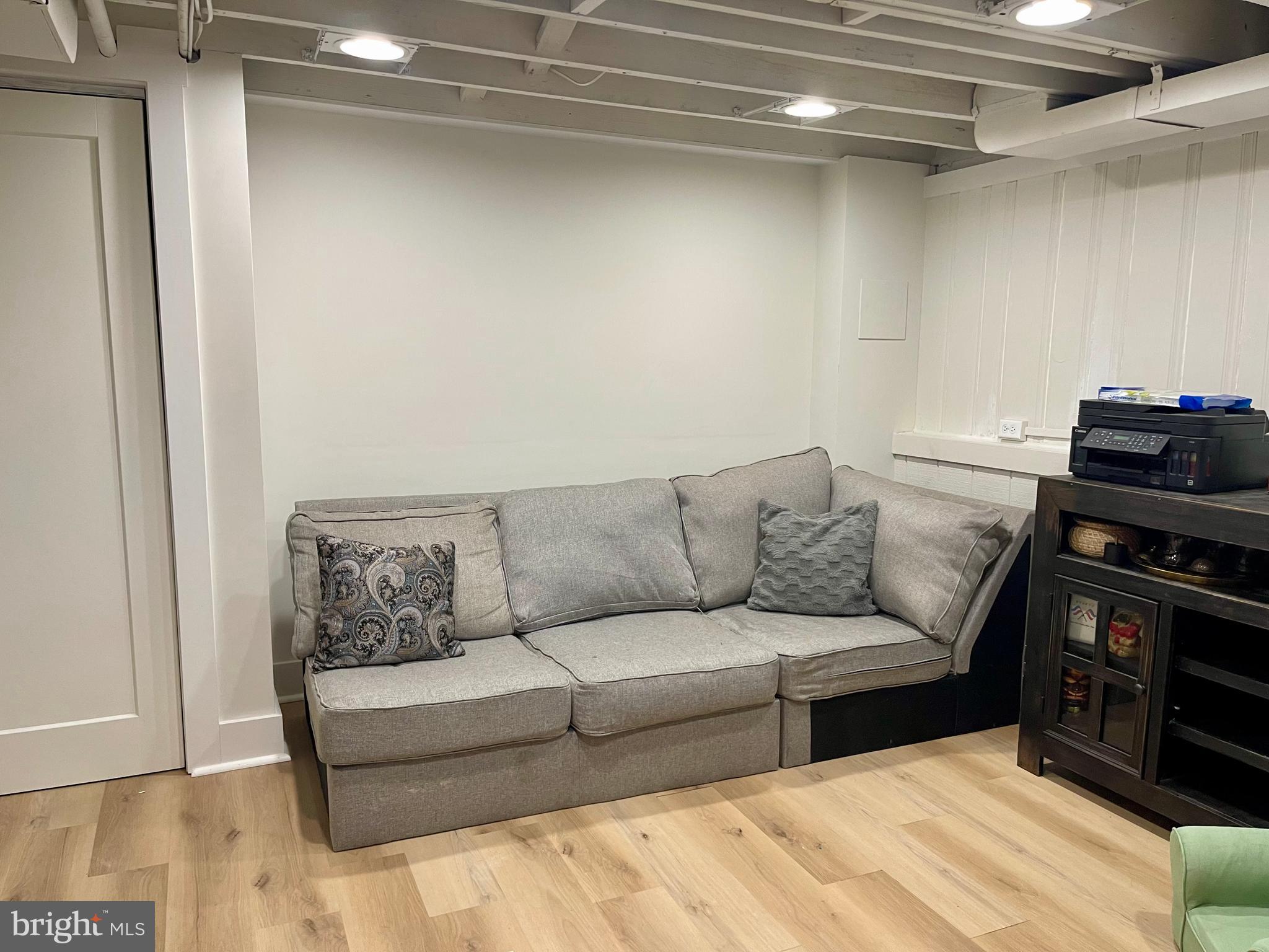 RIVER TERRACE - Residential Lease