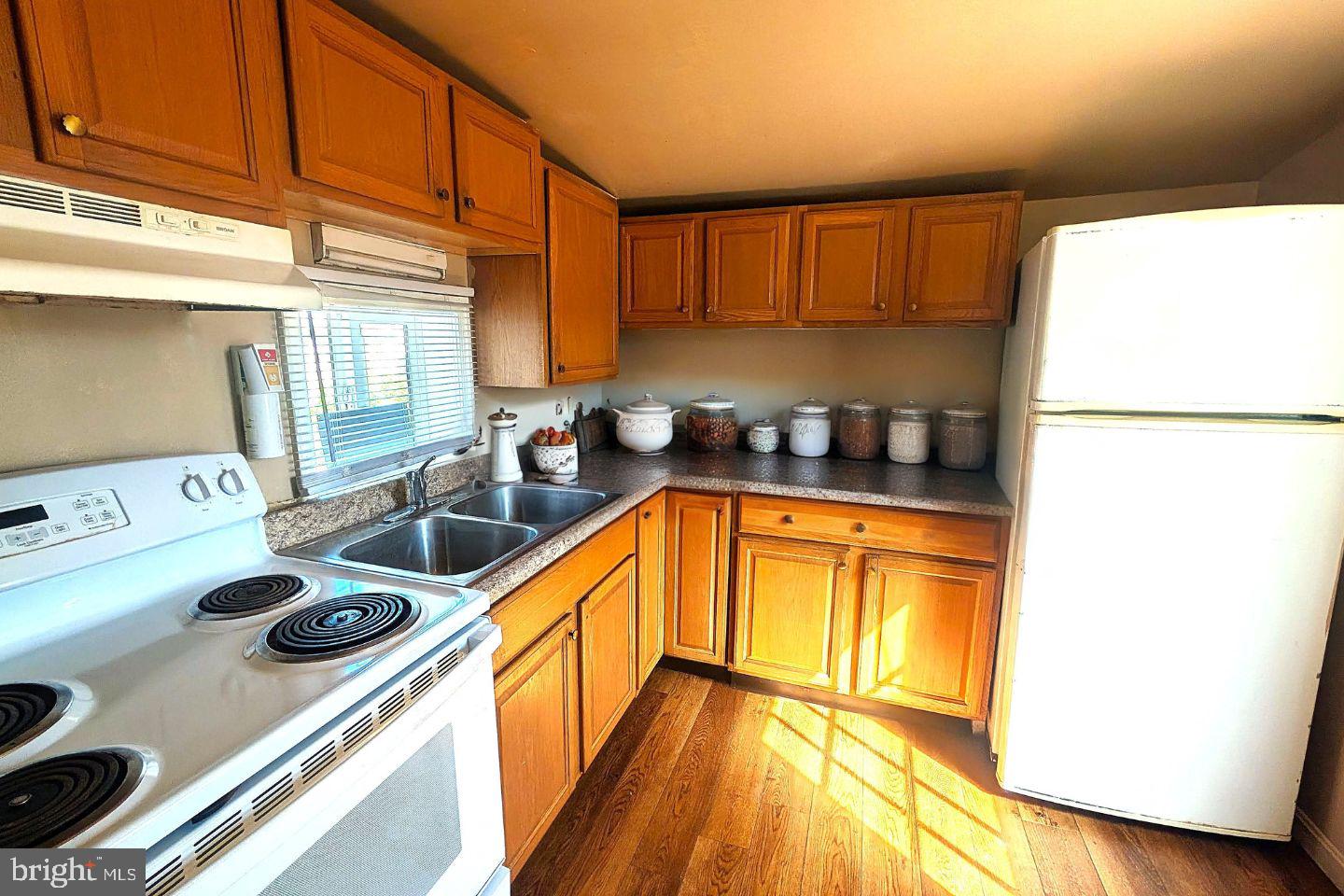 15 E 4TH STREET