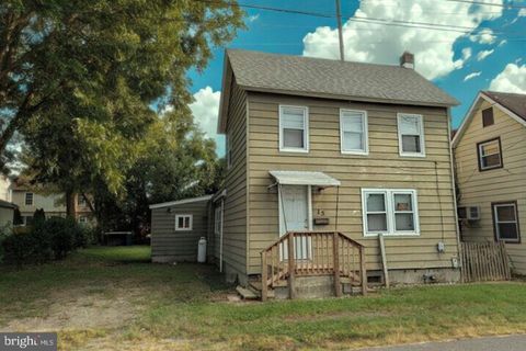 15 E 4TH STREET BLADES DE 19973