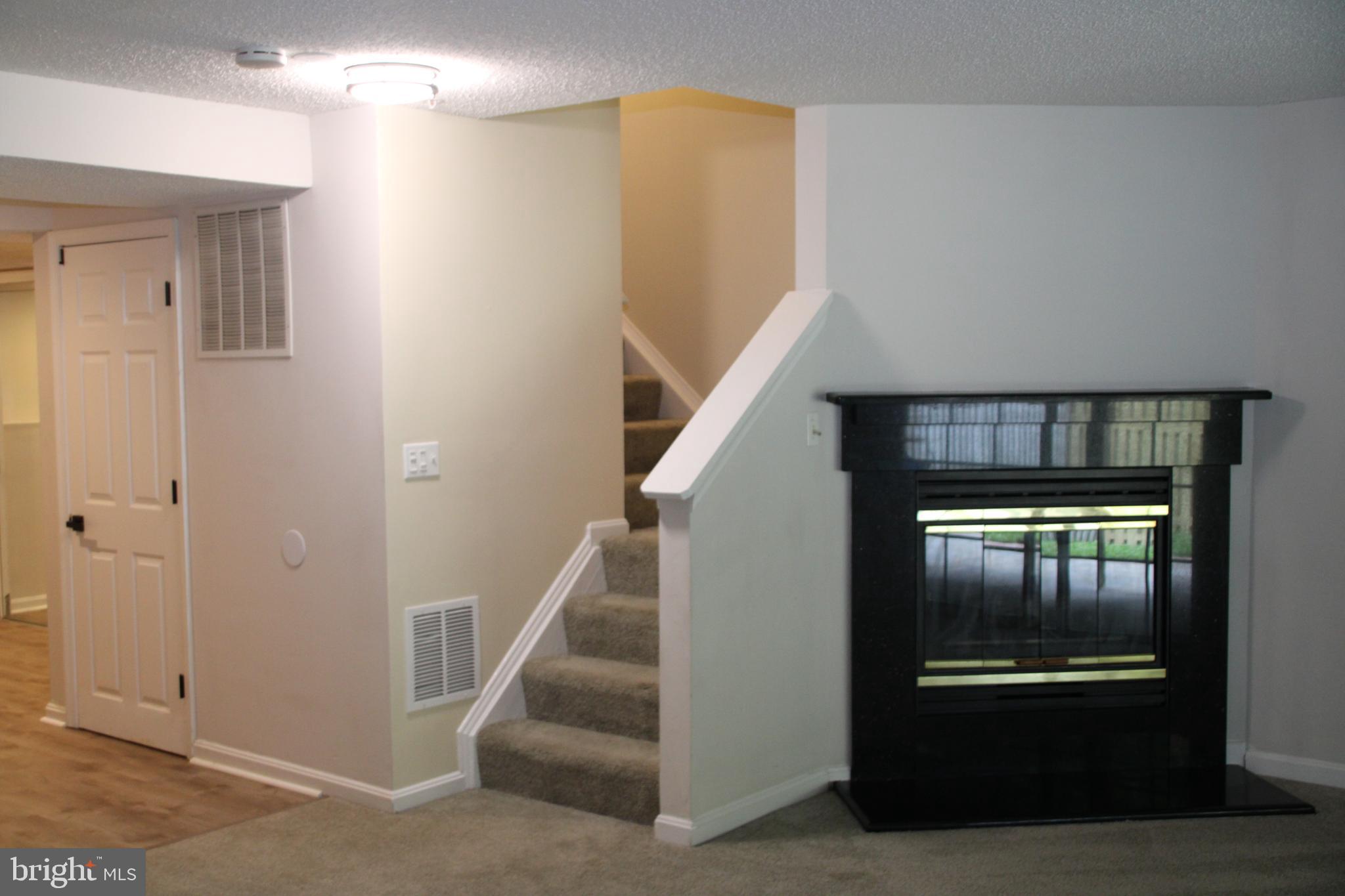 BLUNT COMMONS - Residential Lease