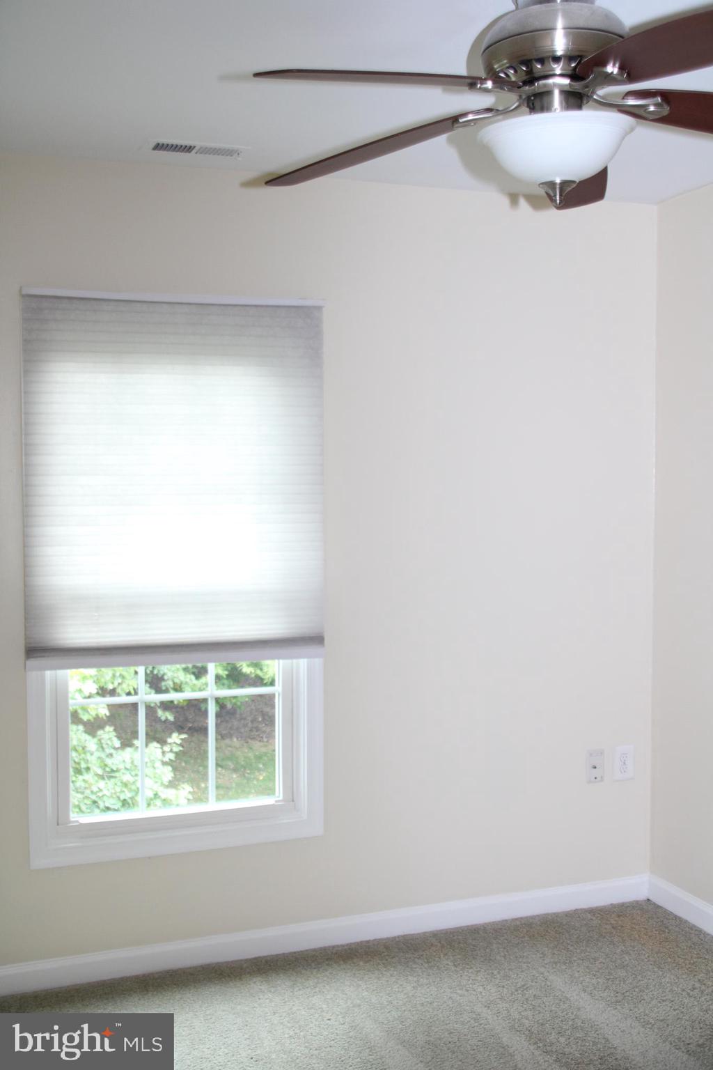 BLUNT COMMONS - Residential Lease