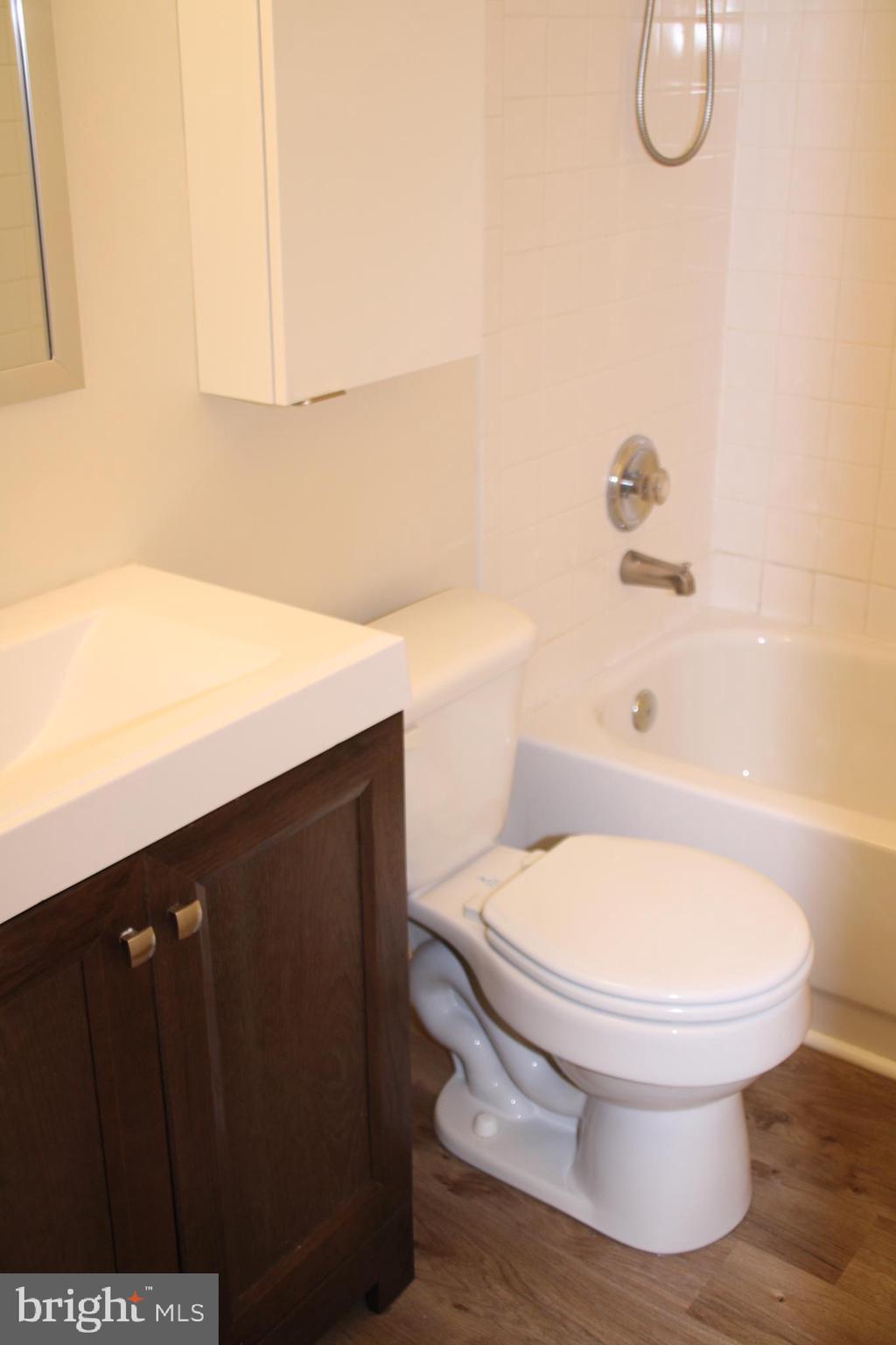 BLUNT COMMONS - Residential Lease