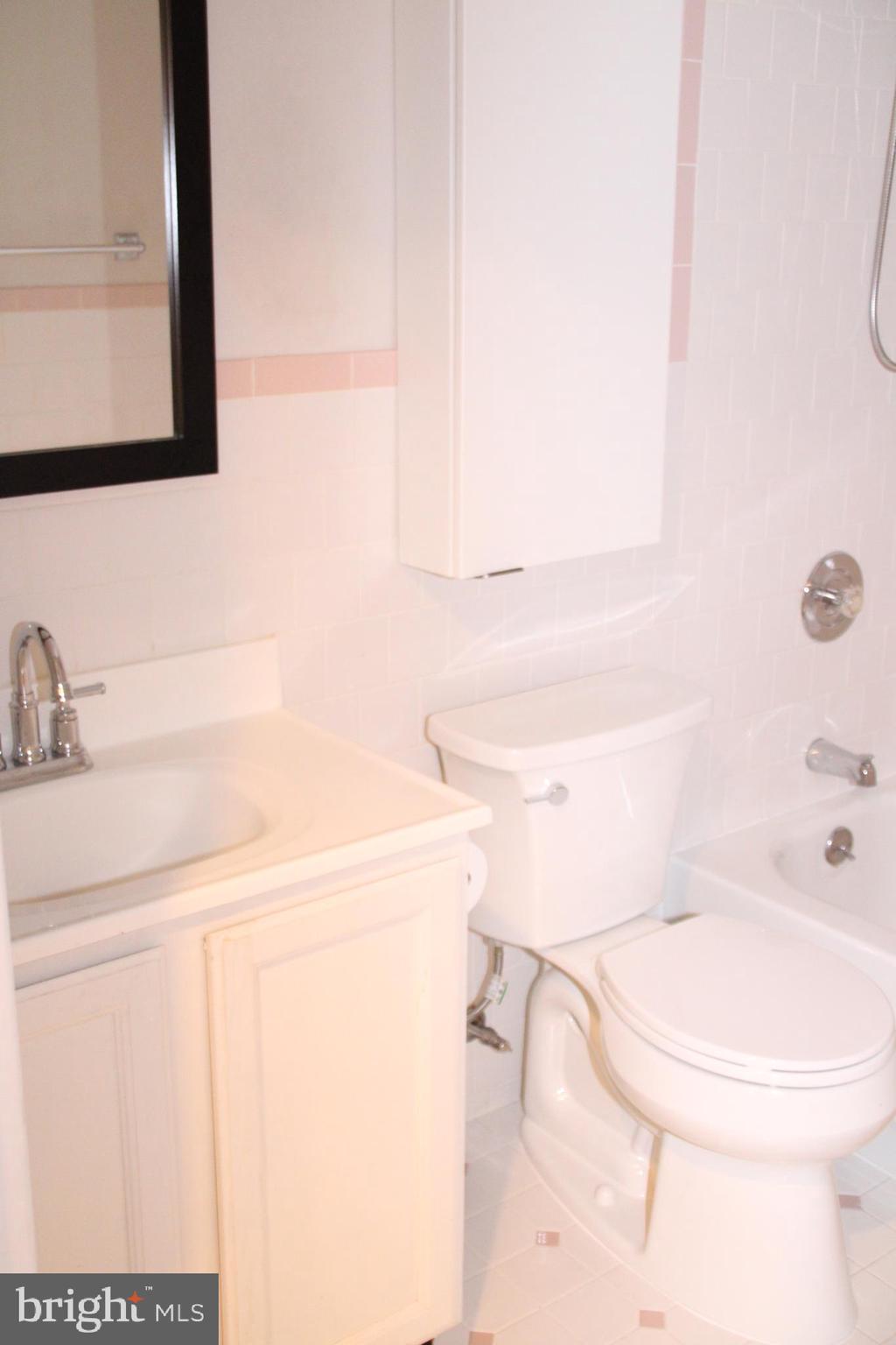 BLUNT COMMONS - Residential Lease