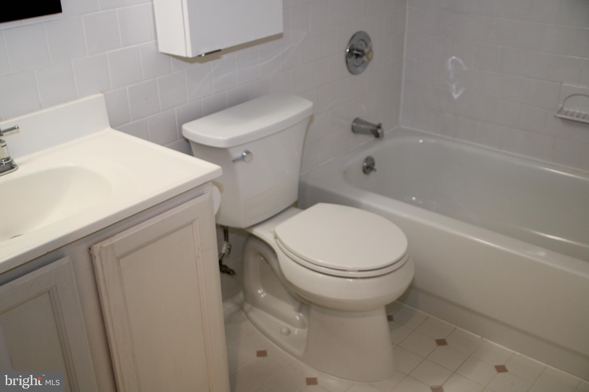 BLUNT COMMONS - Residential Lease