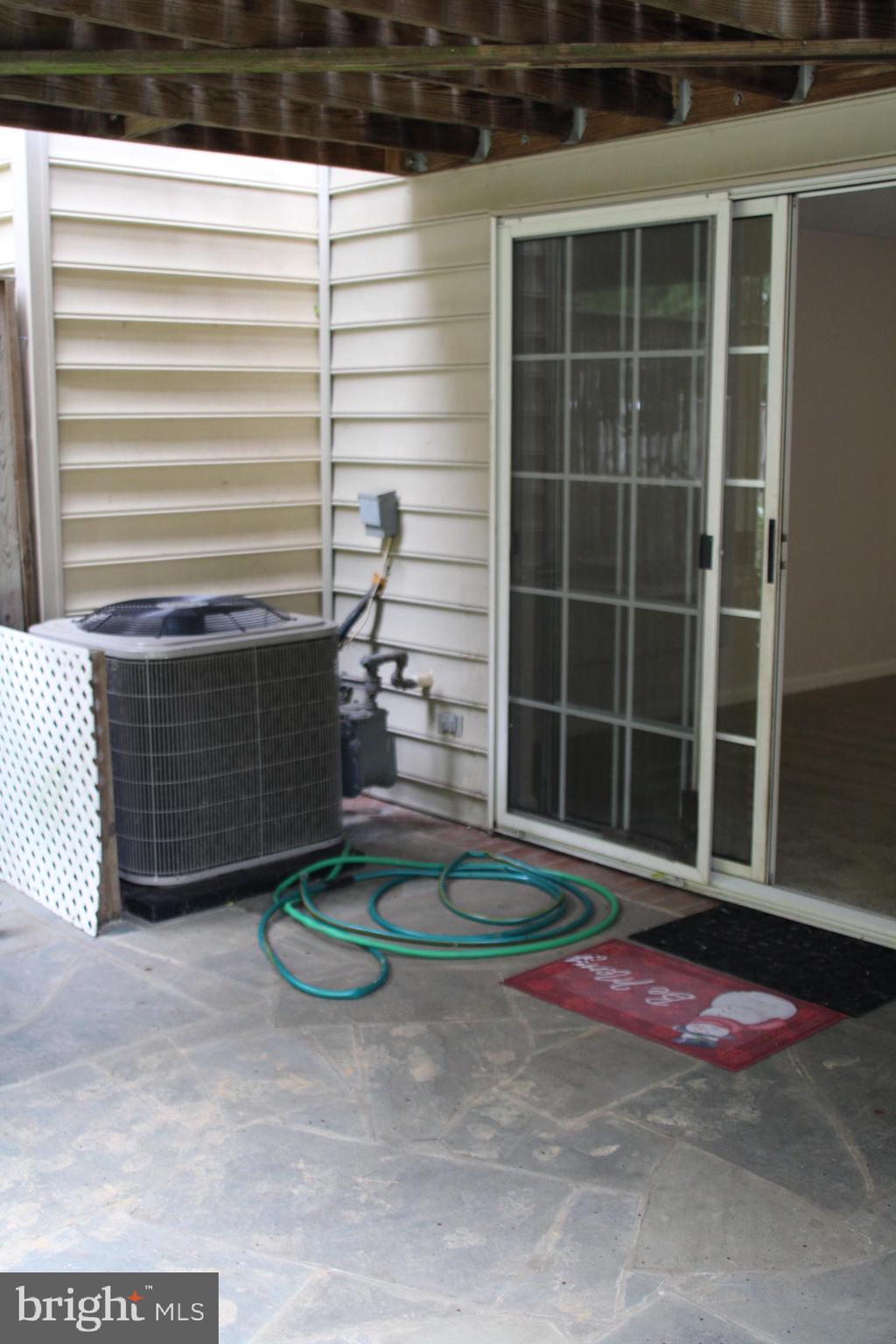 BLUNT COMMONS - Residential Lease