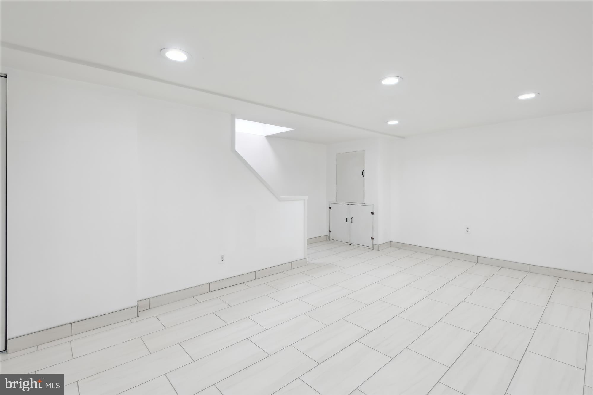 RIVER TERRACE - Residential Lease