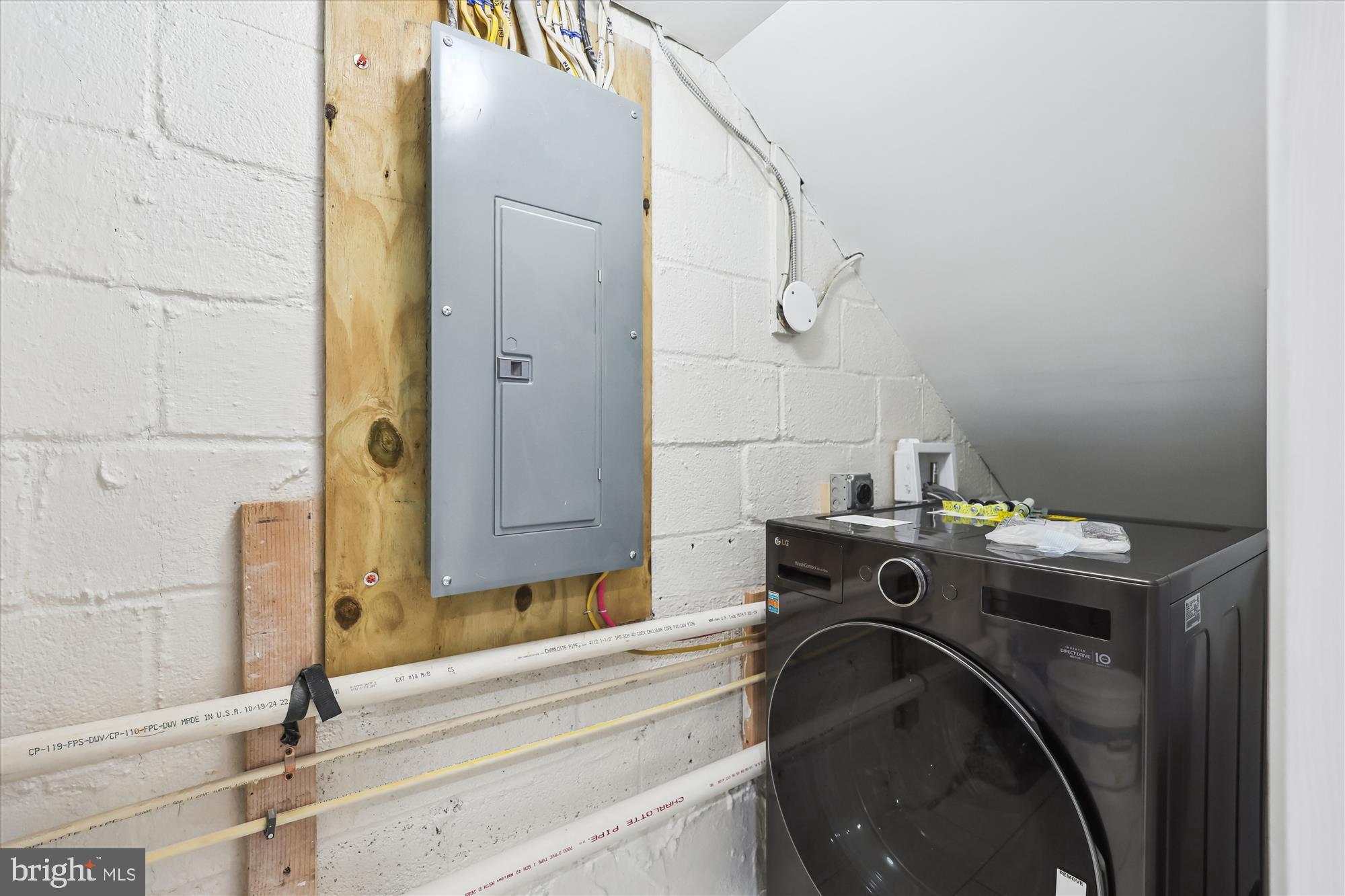 RIVER TERRACE - Residential Lease