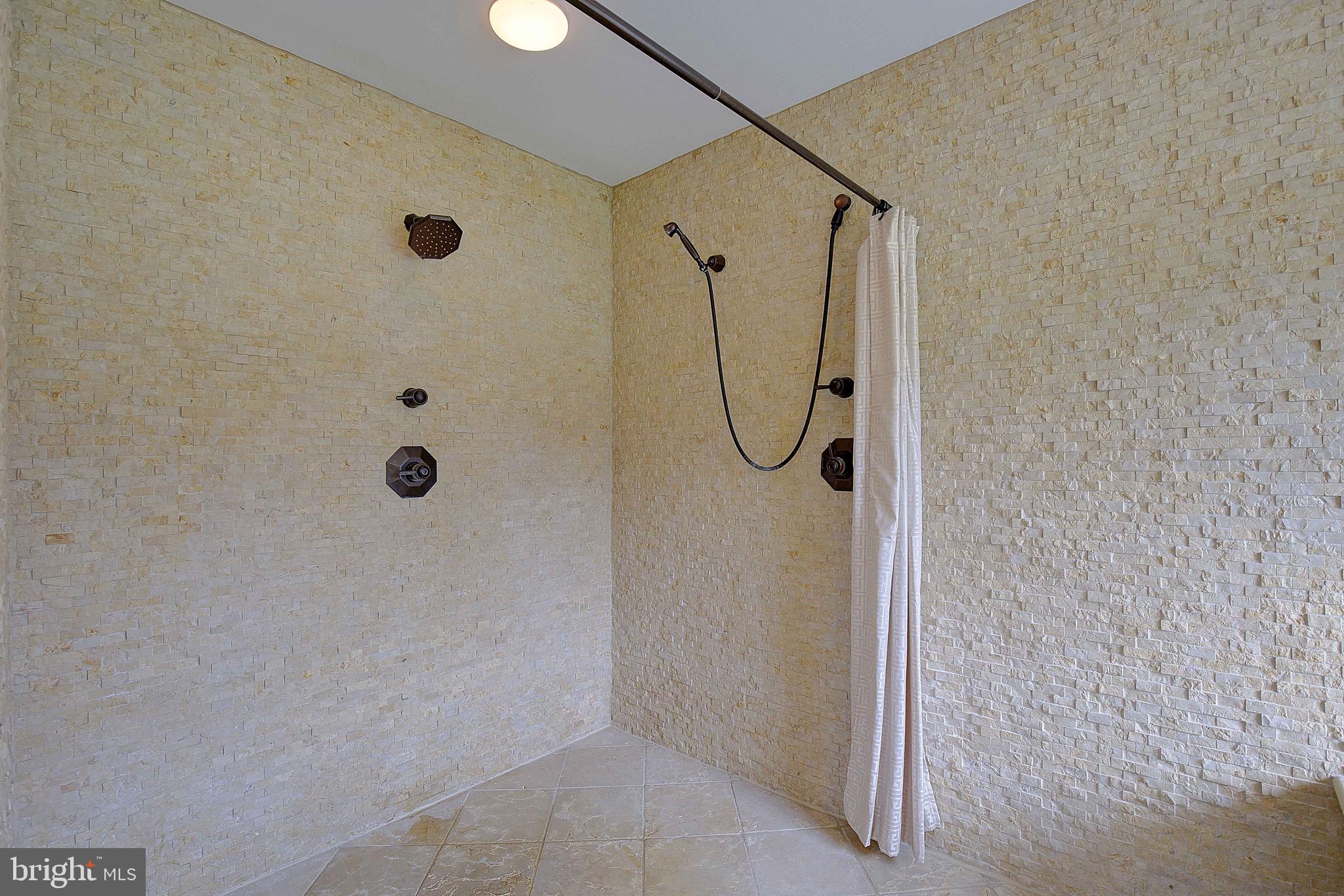 LORINS PRIDE - Residential