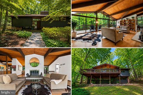 Photo of 10815 Cross School Road, RESTON, VA 20191 (MLS # VAFX2311140)