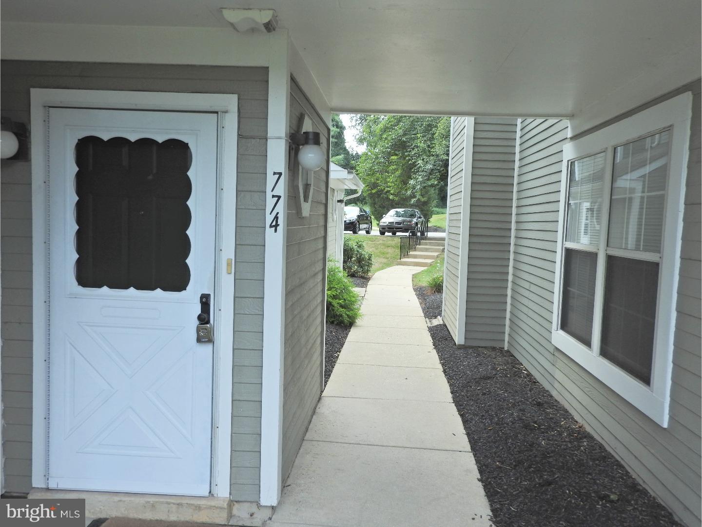 BRADFORD SQUARE - Residential Lease