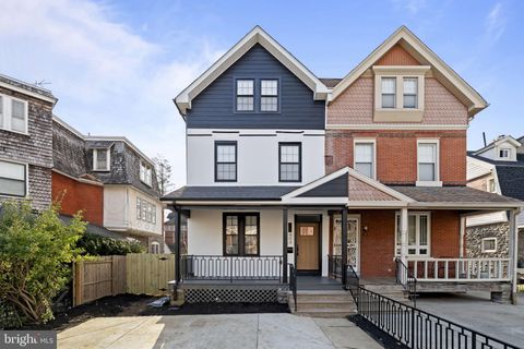 Townhouse For Sale - 404 W School House Lane<br/> PHILADELPHIA, PA 19144
