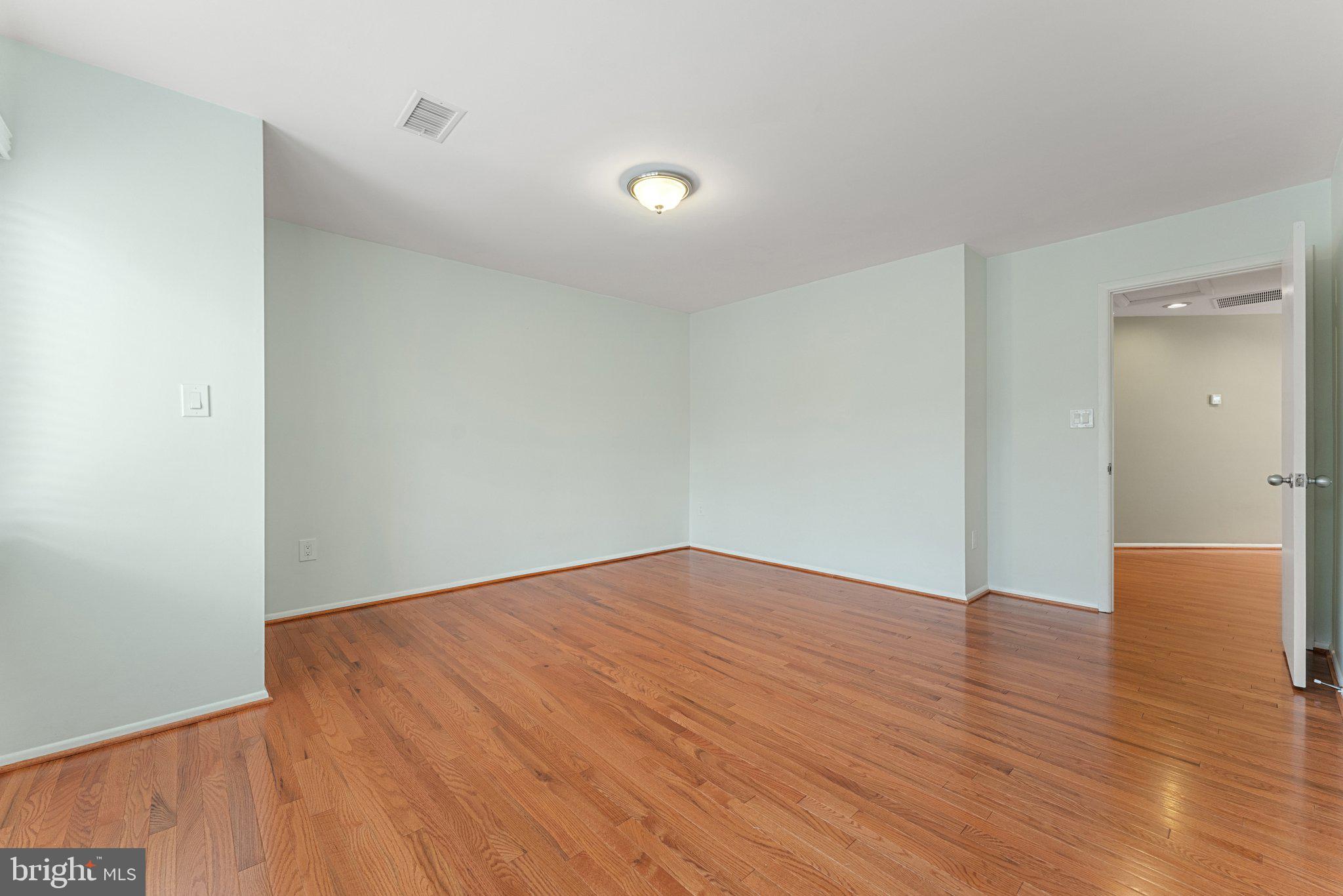 RESTON - Residential Lease