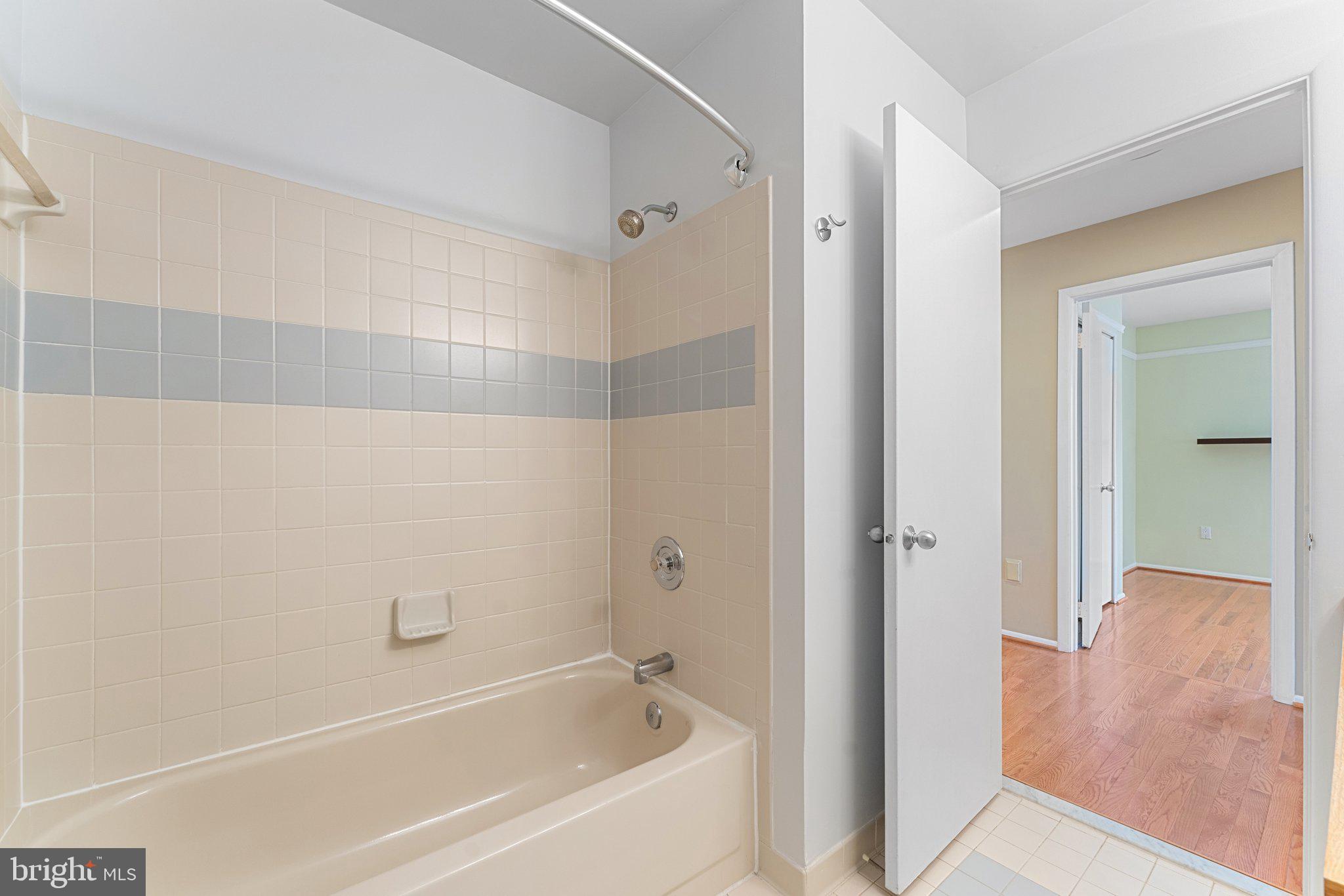 RESTON - Residential Lease