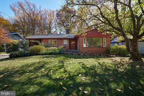 Photo of 5505 Uppingham Street, Chevy Chase, MD 20815 (MLS # MDMC2147808)