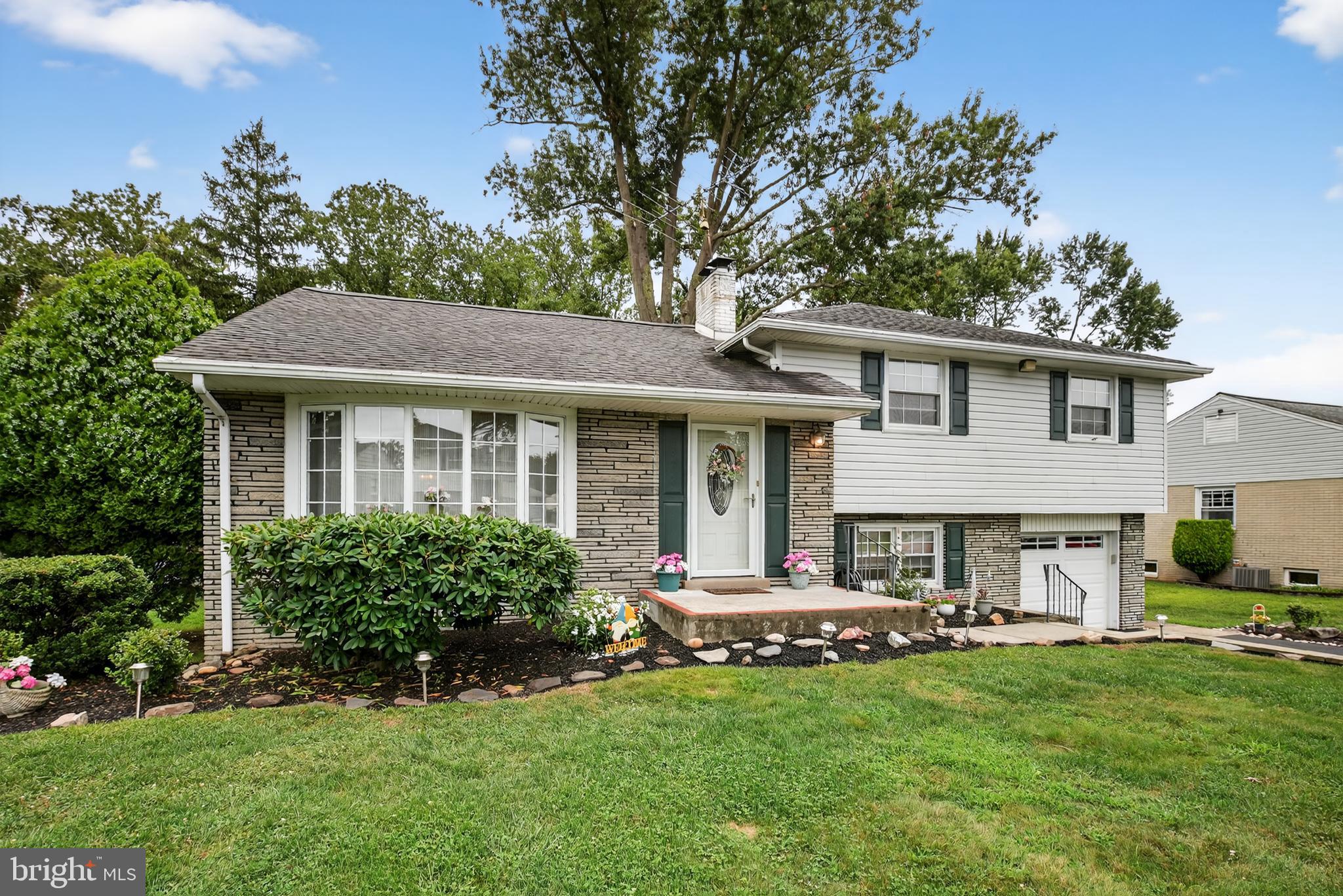 Welcome to this beautiful single home in the desirable Pine Valley neighborhood! Featuring 3 spacious bedrooms and 2.5 bathrooms, this home is designed for both comfort and convenience. The main level offers a cozy living room filled with natural light, a well-appointed kitchen with wood cabinets, recessed lighting, and plenty of counter space, plus a family room that flows directly to the large backyard—perfect for gatherings and outdoor enjoyment. Upstairs, you’ll find three comfortable bedrooms, including a primary suite with its own bathroom. Set on a generous lot, this home combines indoor charm with wonderful outdoor living. Close to shopping, restaurants, parks and entertainment!