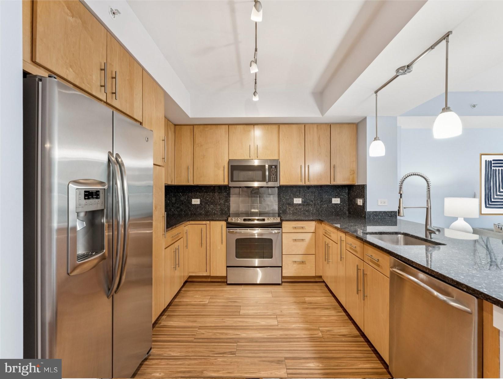 1025 1ST STREET SE 1212