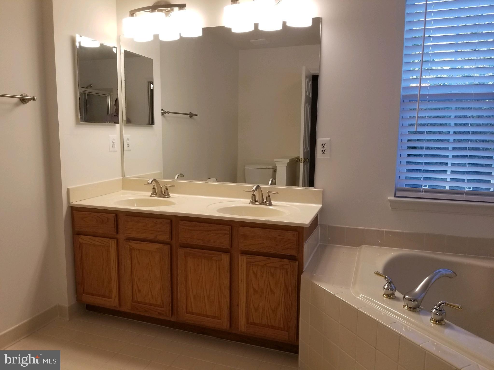 KINGSTOWNE - Residential Lease