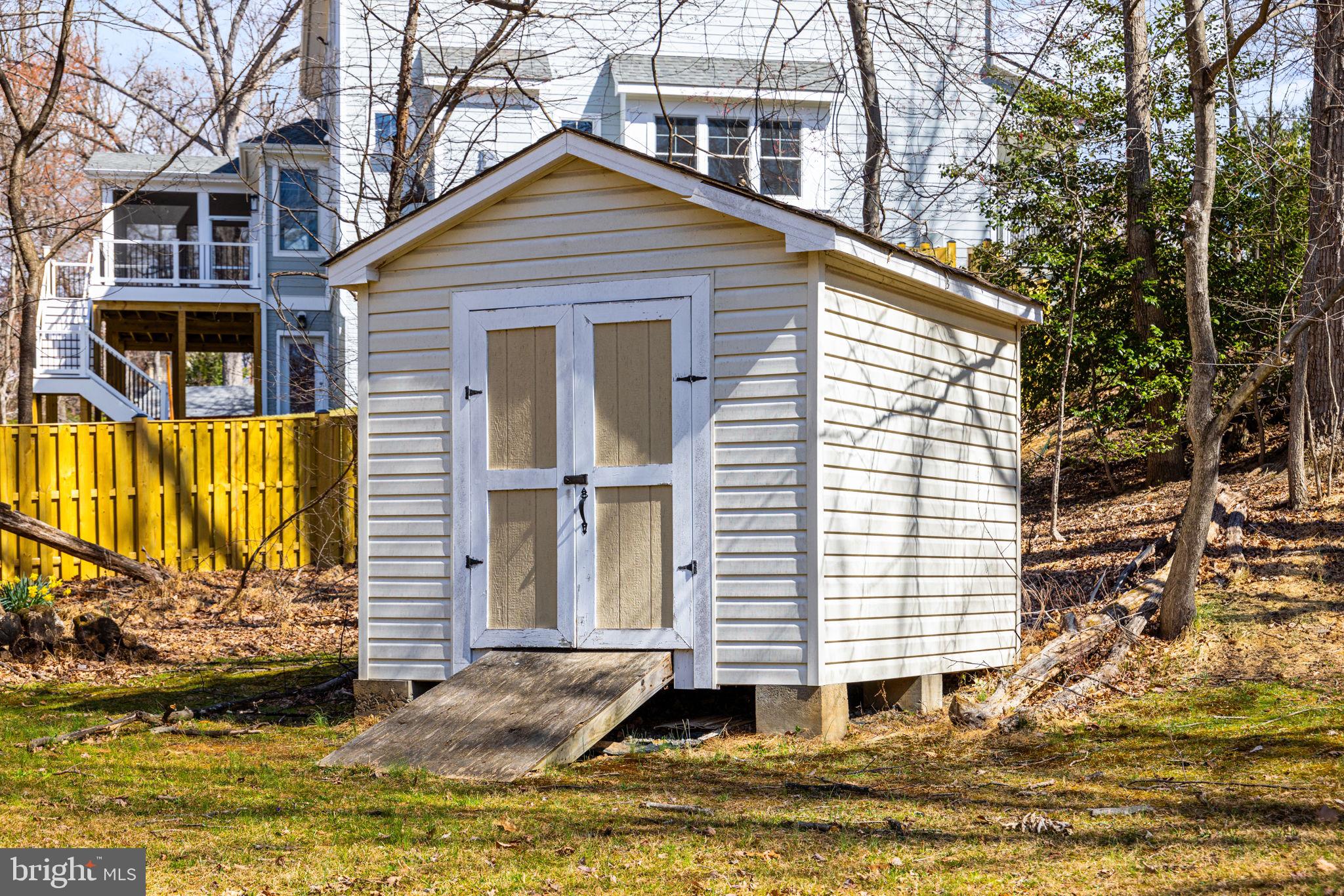 LAUREL RIDGE CROSSING - Residential