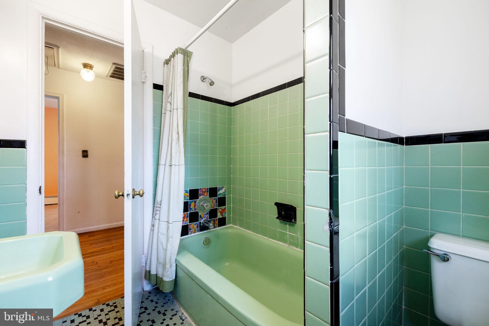 LAUREL RIDGE CROSSING - Residential