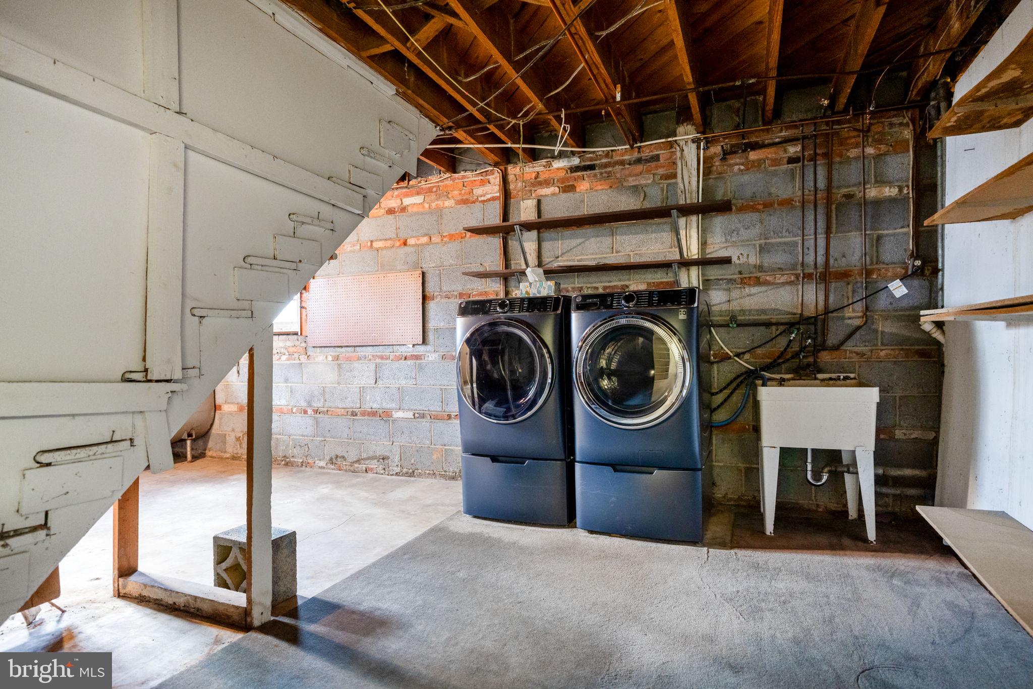 LAUREL RIDGE CROSSING - Residential