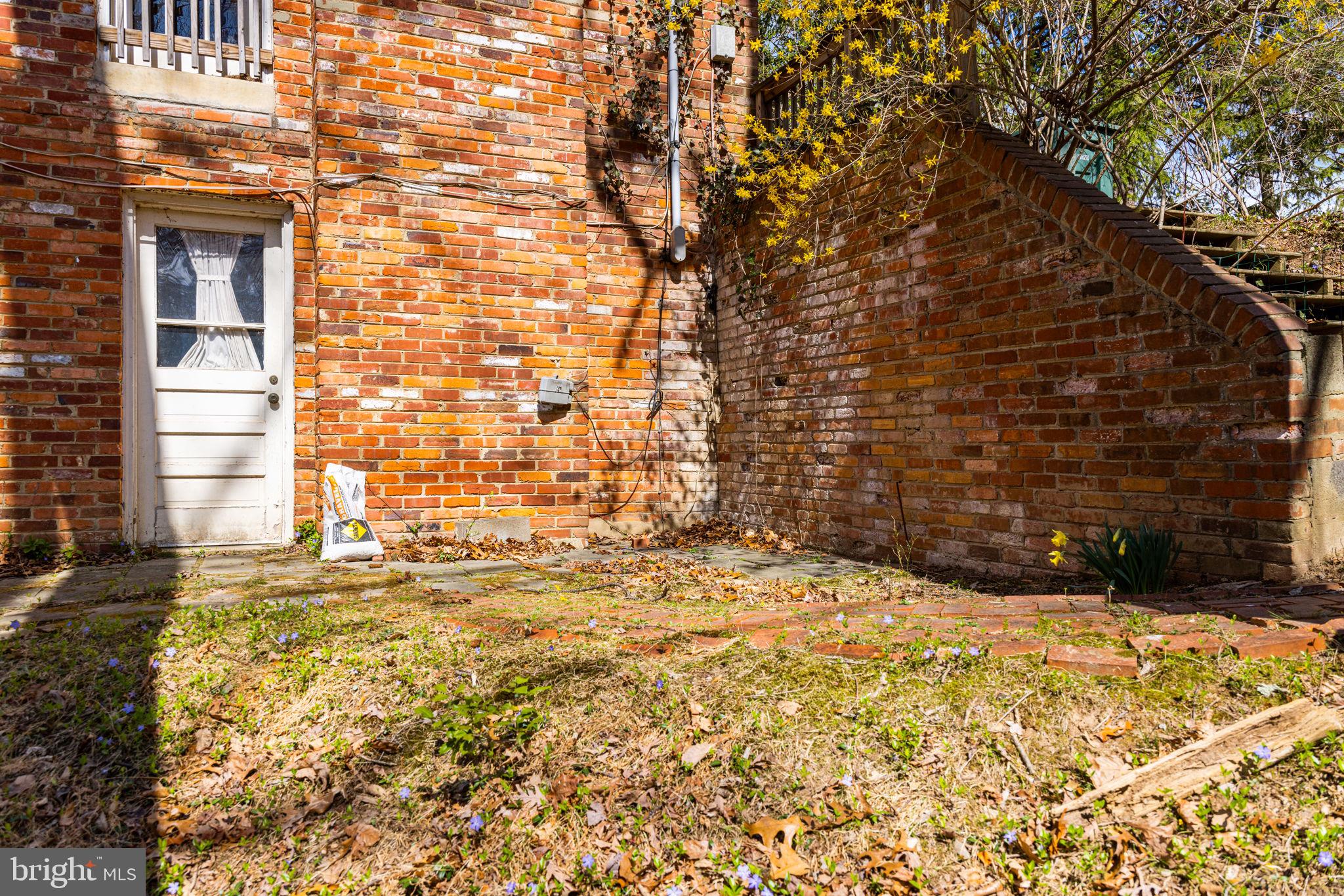 LAUREL RIDGE CROSSING - Residential