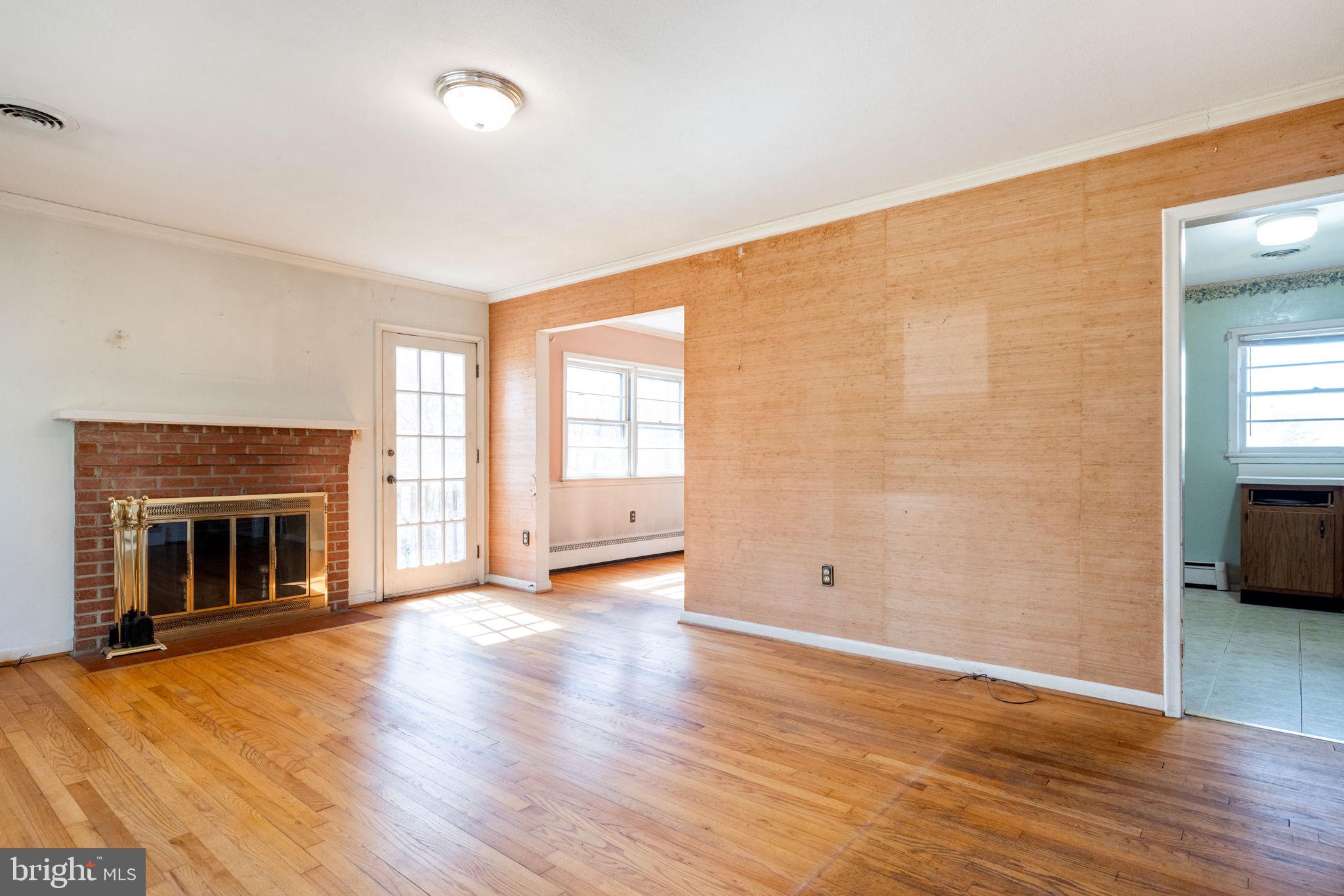 LAUREL RIDGE CROSSING - Residential