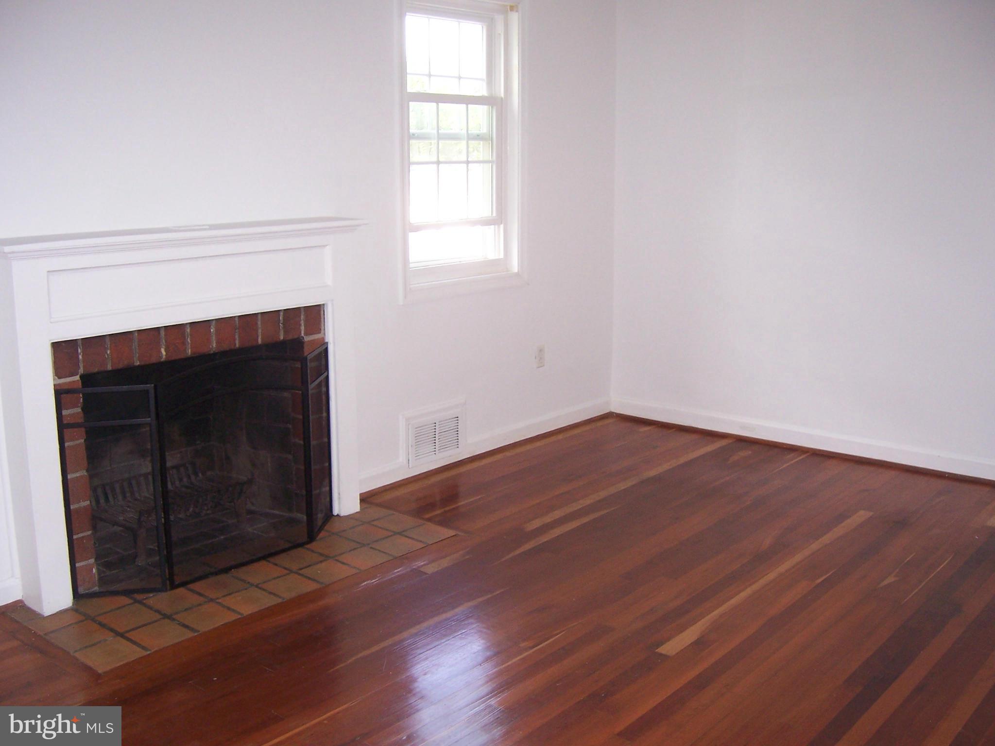 WHISTLING PINES - Residential Lease