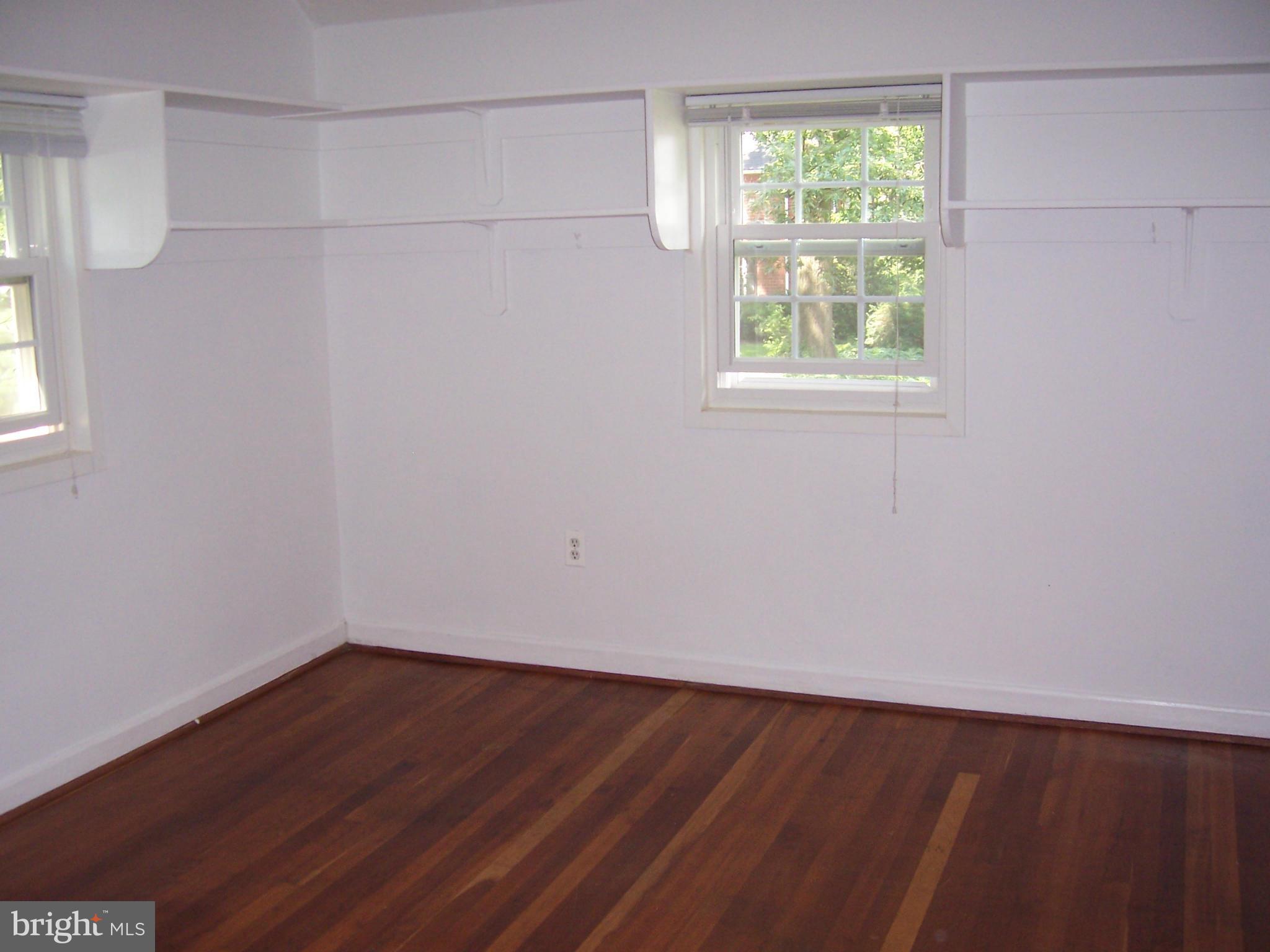 WHISTLING PINES - Residential Lease