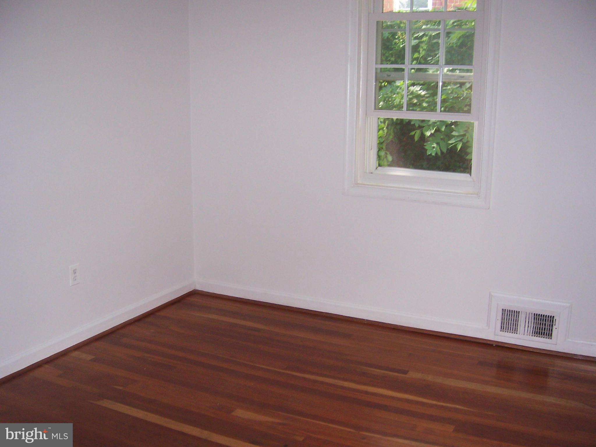 WHISTLING PINES - Residential Lease