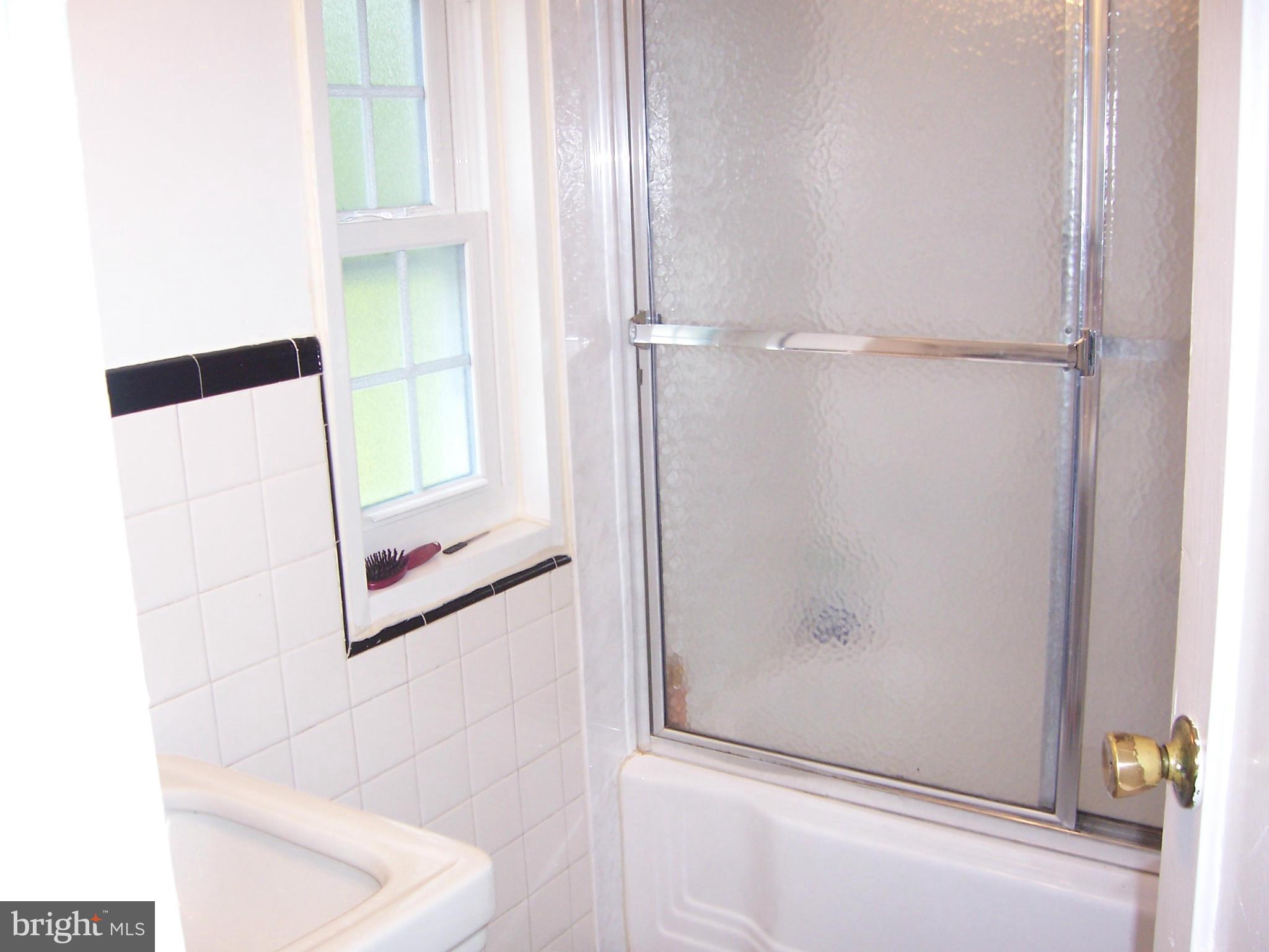 WHISTLING PINES - Residential Lease