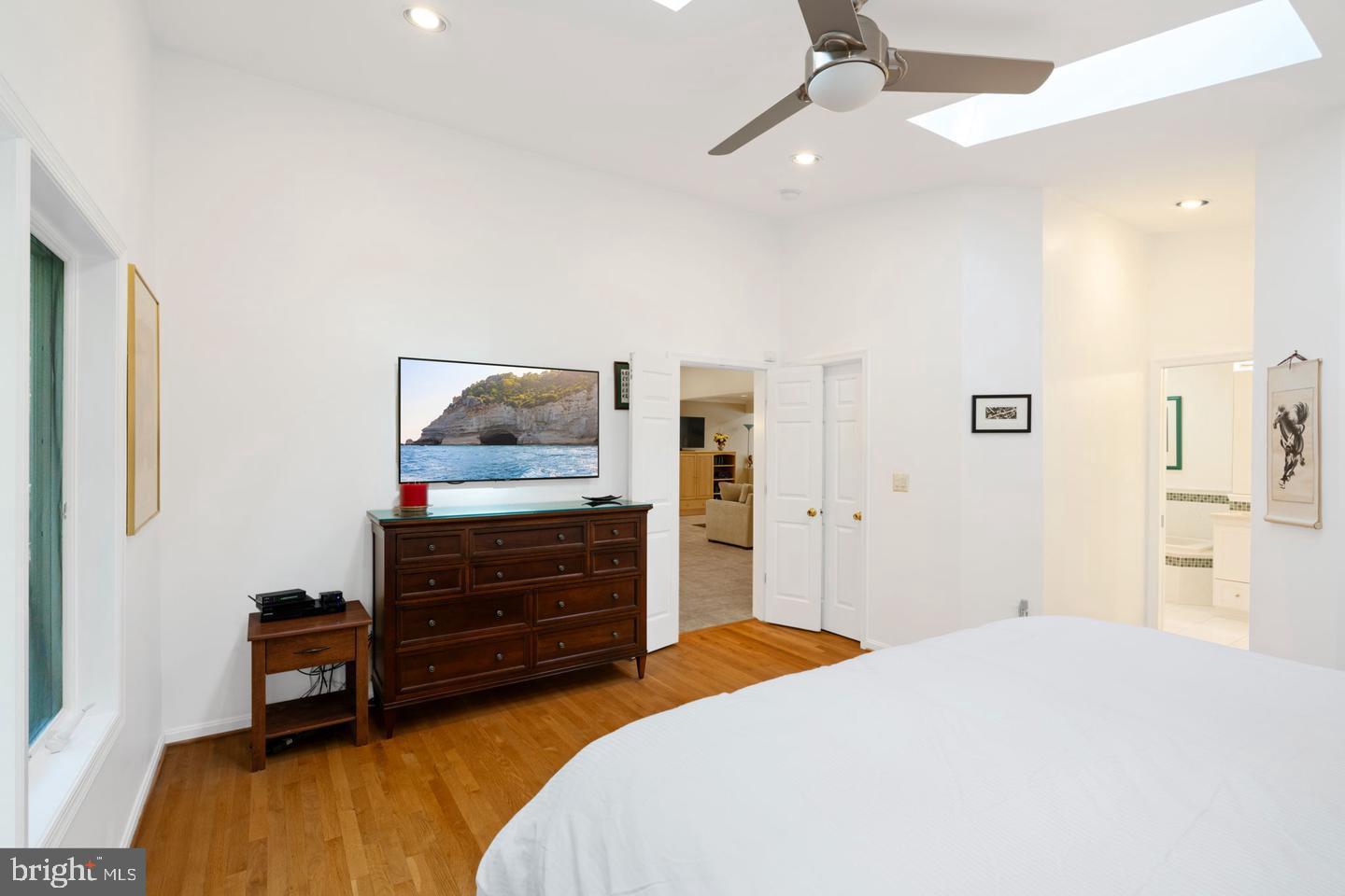 WEST SPRINGFIELD VILLAGE - Residential Lease