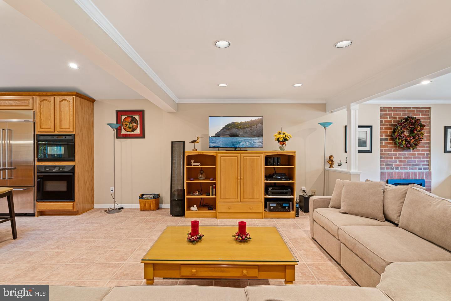 WEST SPRINGFIELD VILLAGE - Residential Lease