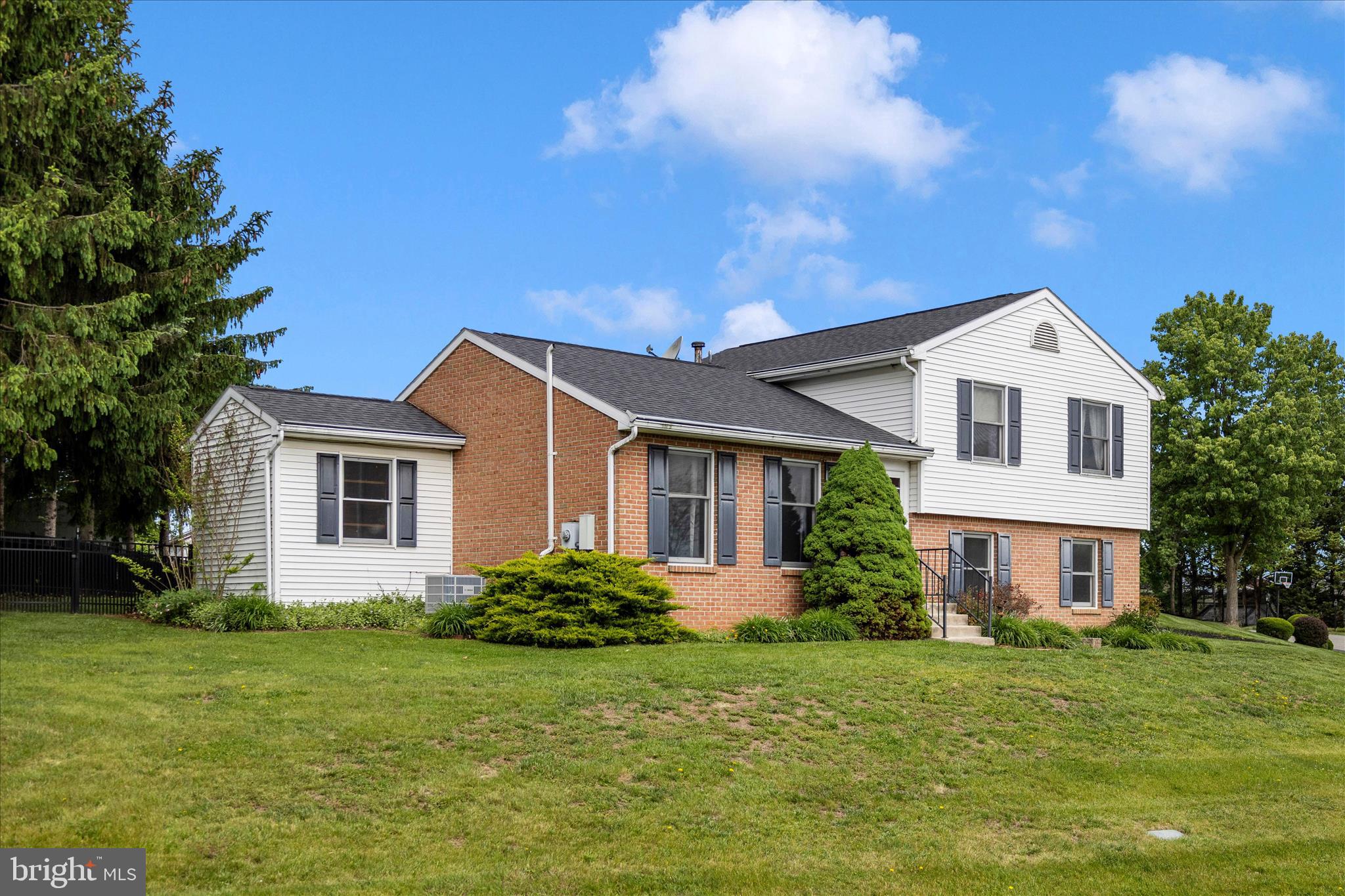 POTOMAC MANOR - Residential