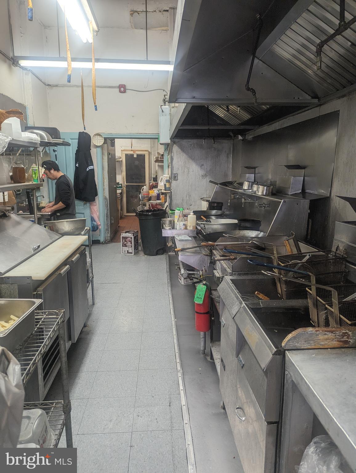 KINGSESSING - Commercial Sale