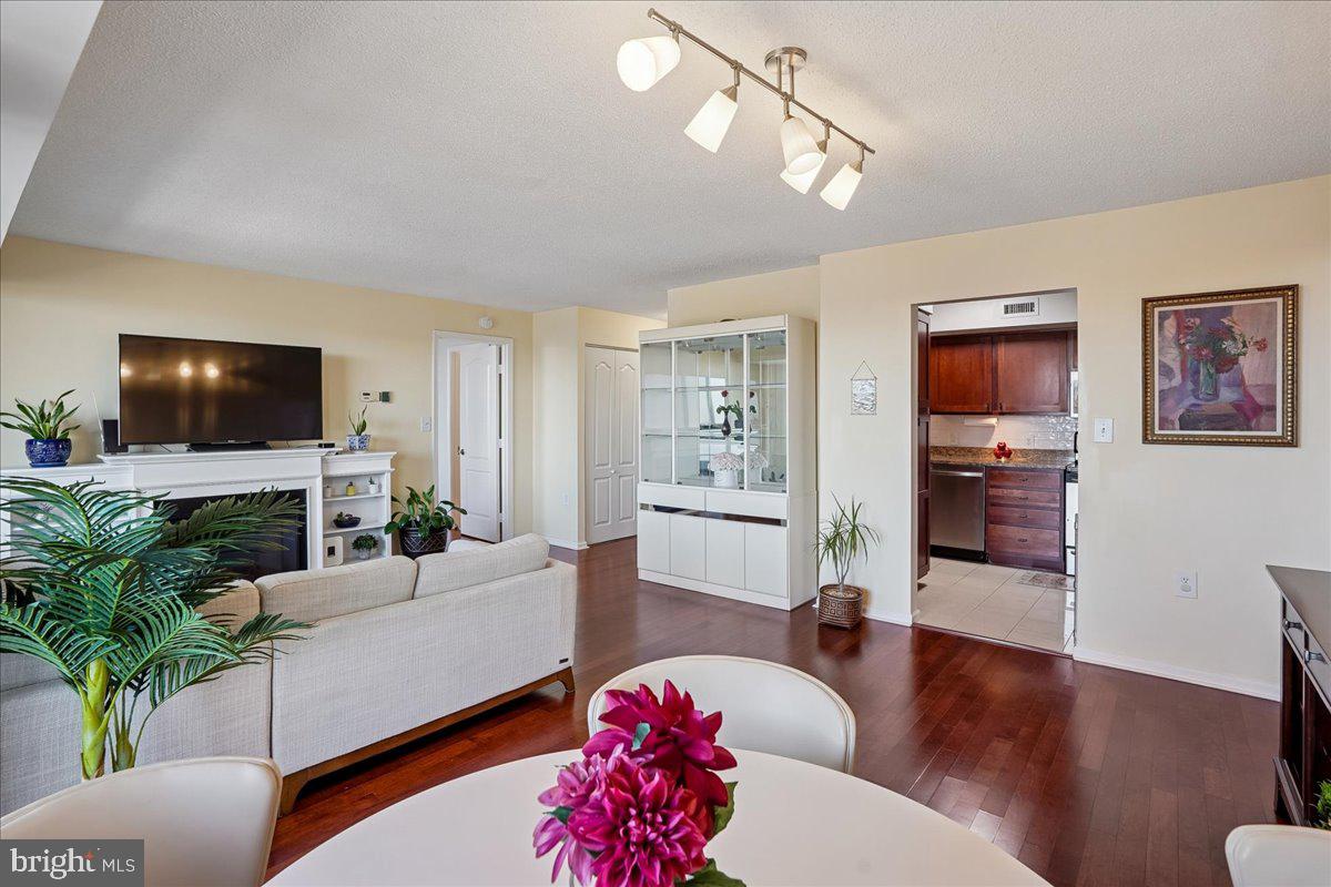 RENAISSANCE AT TYSONS - Residential