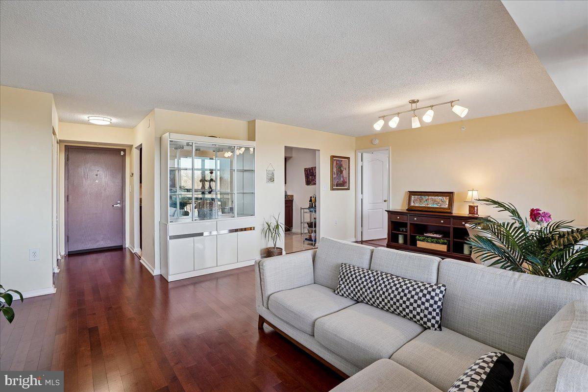 RENAISSANCE AT TYSONS - Residential