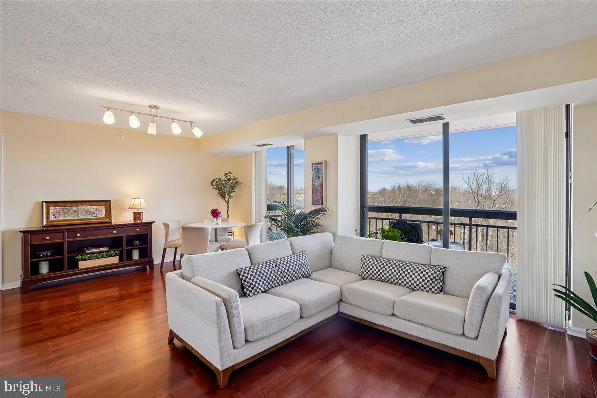 RENAISSANCE AT TYSONS - Residential