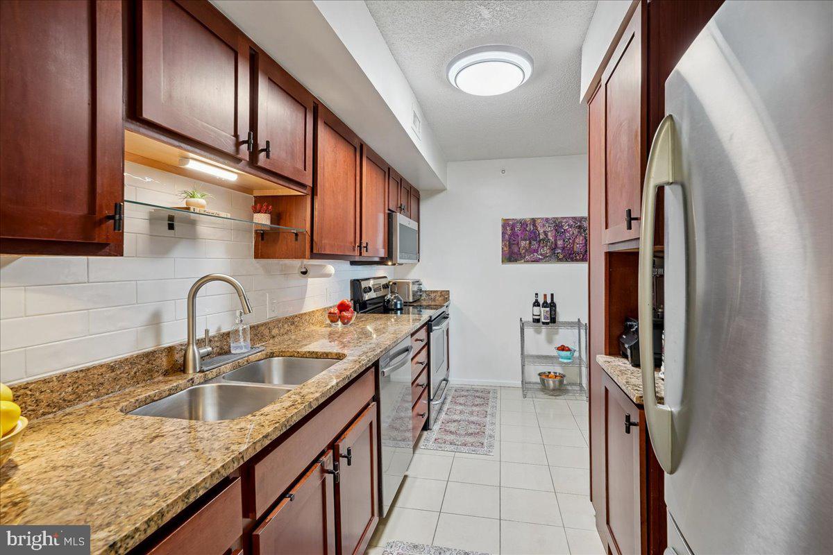 RENAISSANCE AT TYSONS - Residential