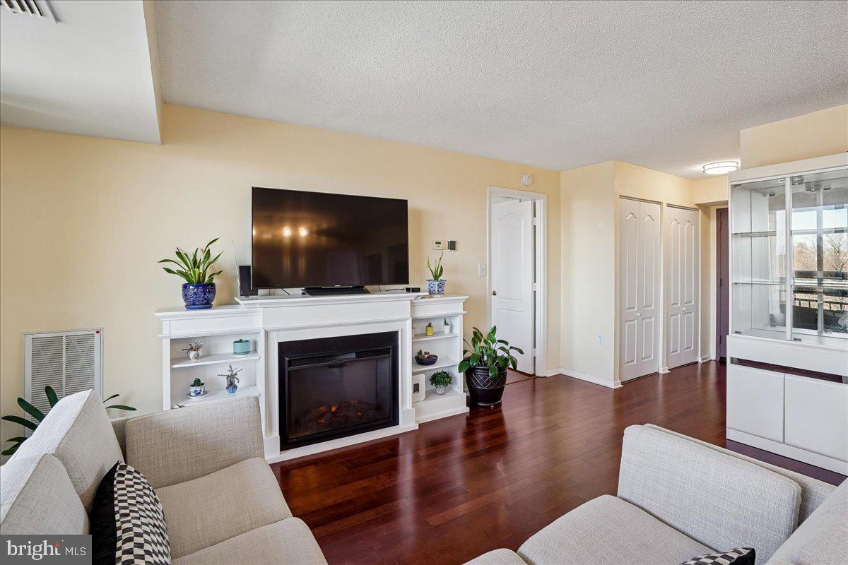 RENAISSANCE AT TYSONS - Residential