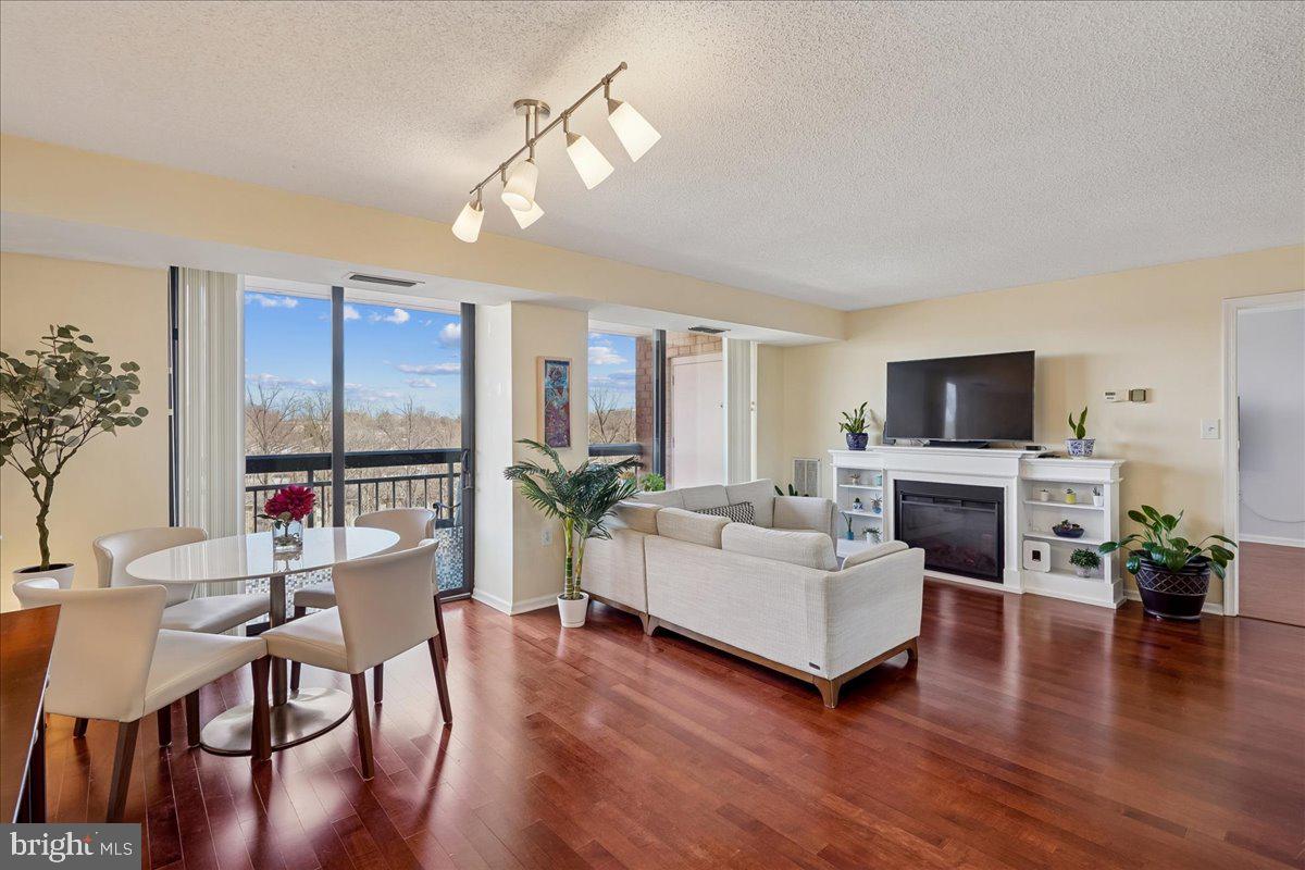 RENAISSANCE AT TYSONS - Residential