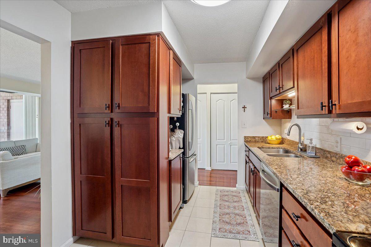 RENAISSANCE AT TYSONS - Residential