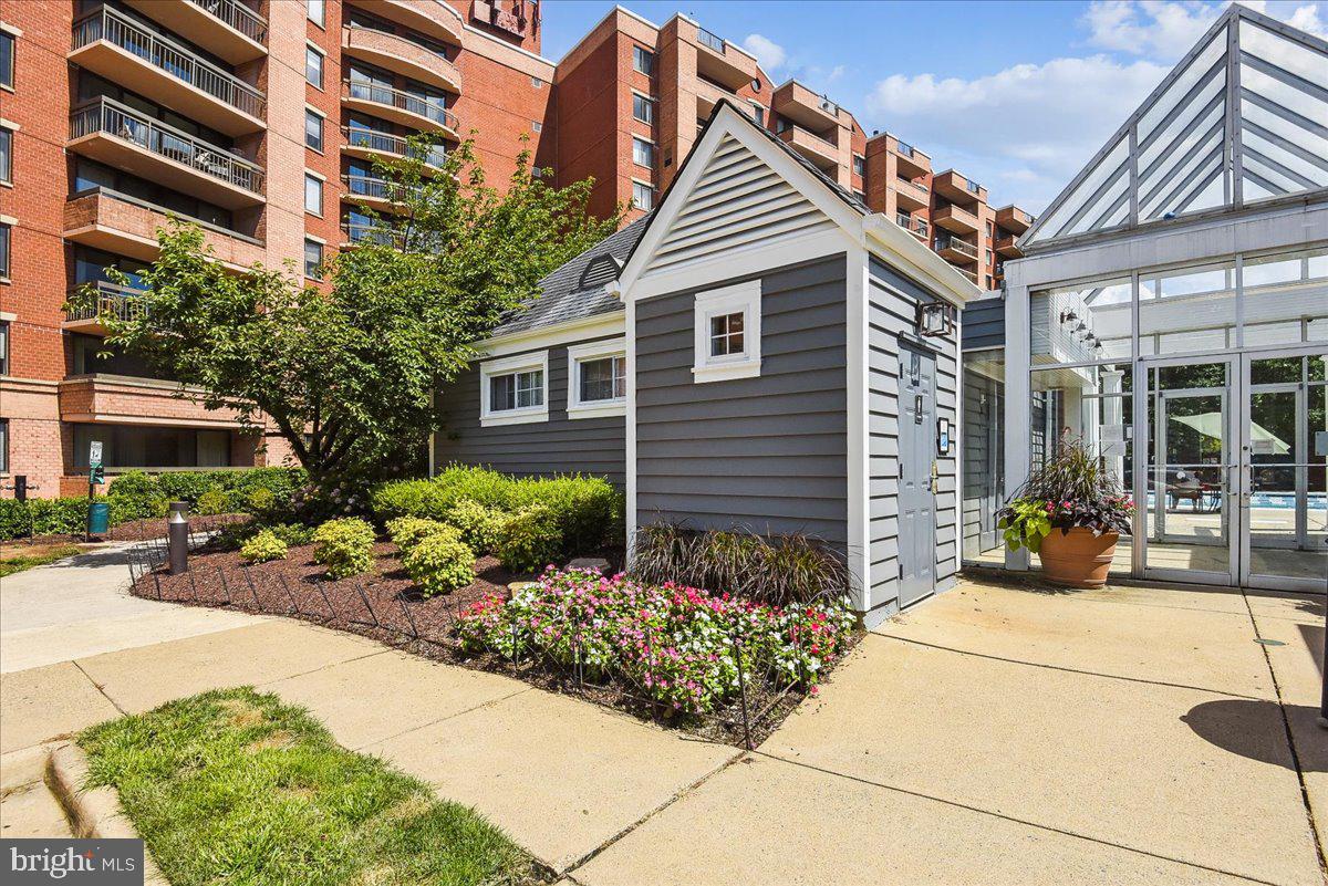 RENAISSANCE AT TYSONS - Residential