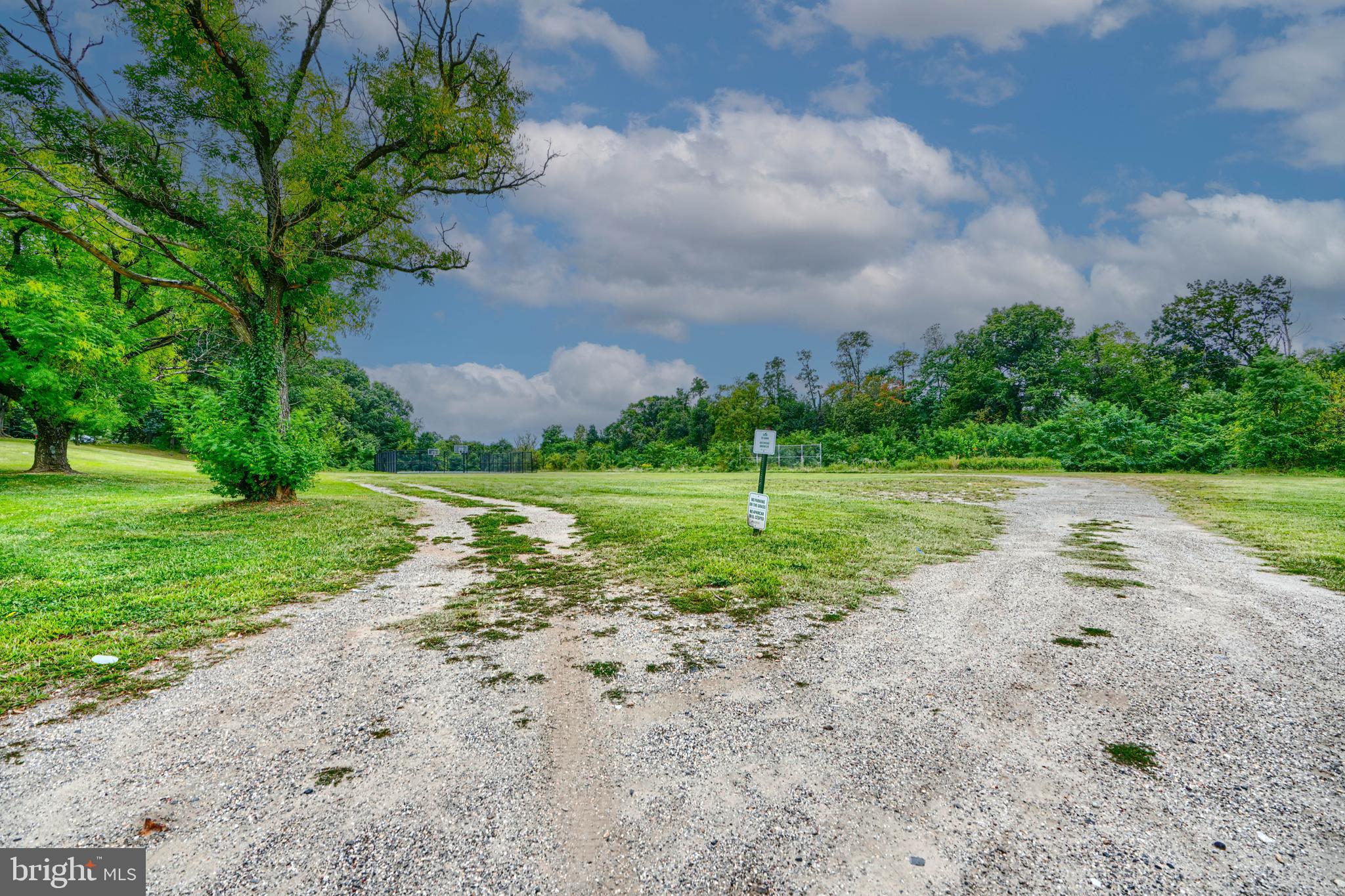 CHINQUAPIN PARK - Residential
