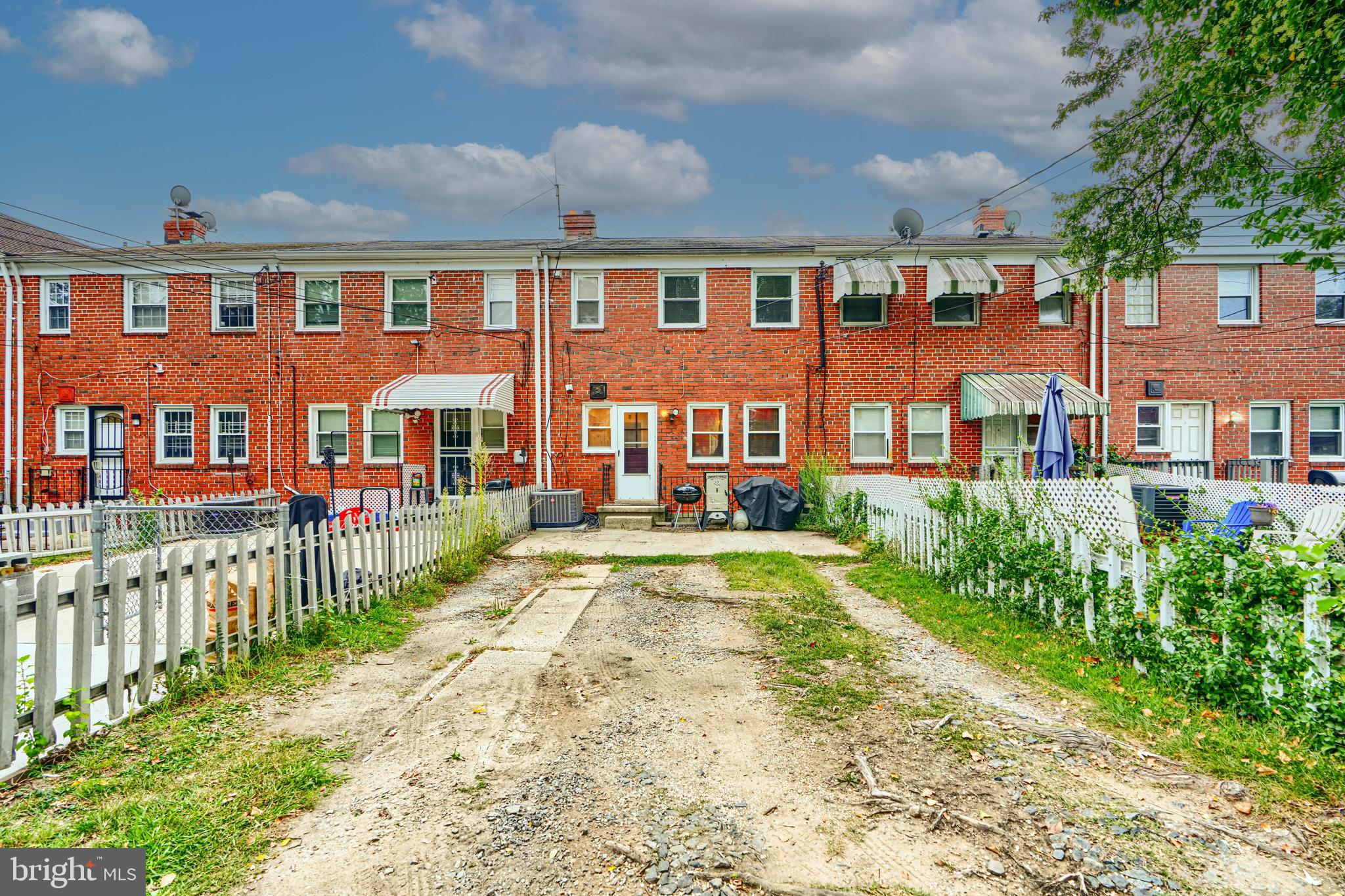 CHINQUAPIN PARK - Residential