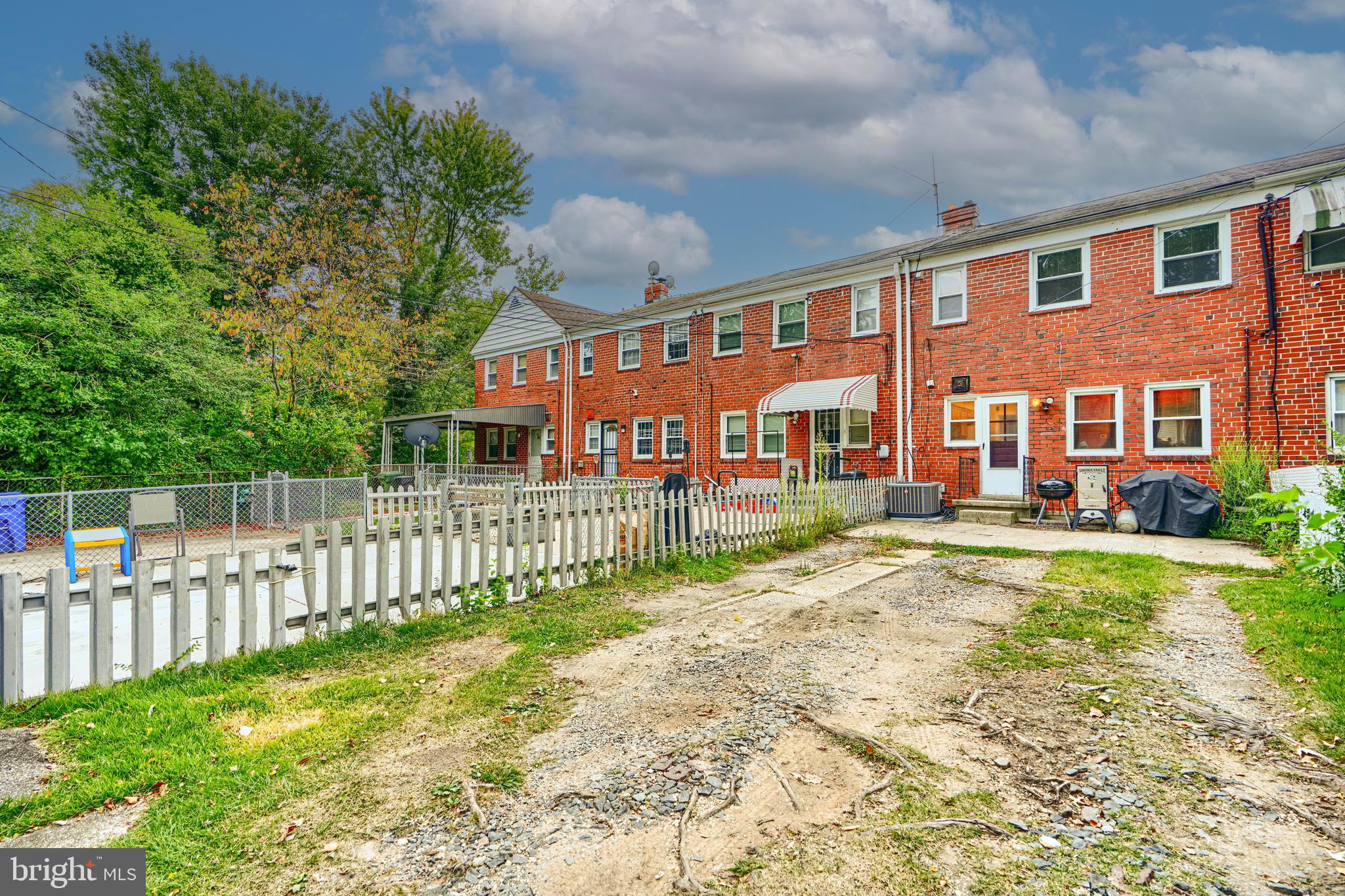 CHINQUAPIN PARK - Residential