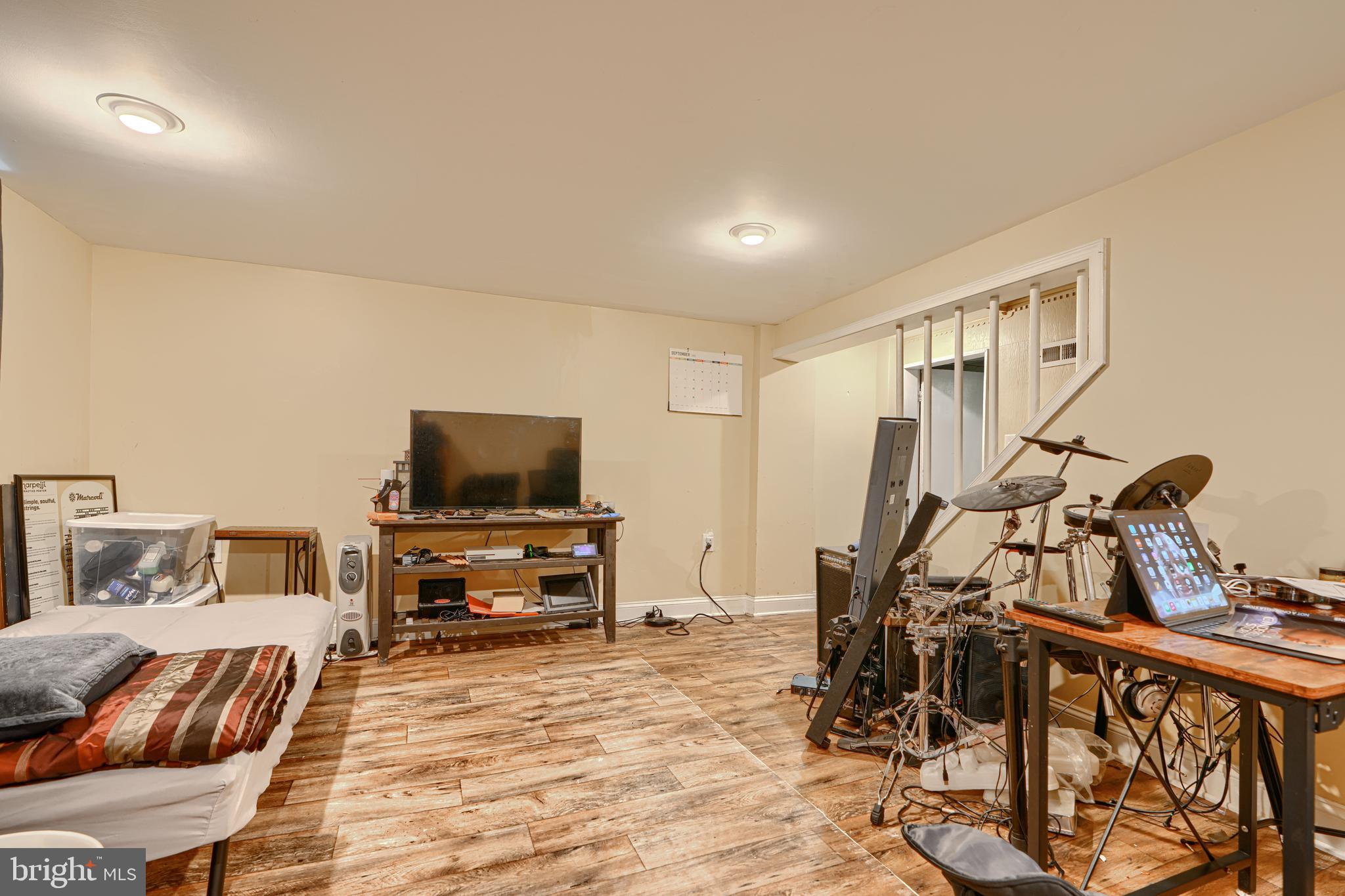 CHINQUAPIN PARK - Residential