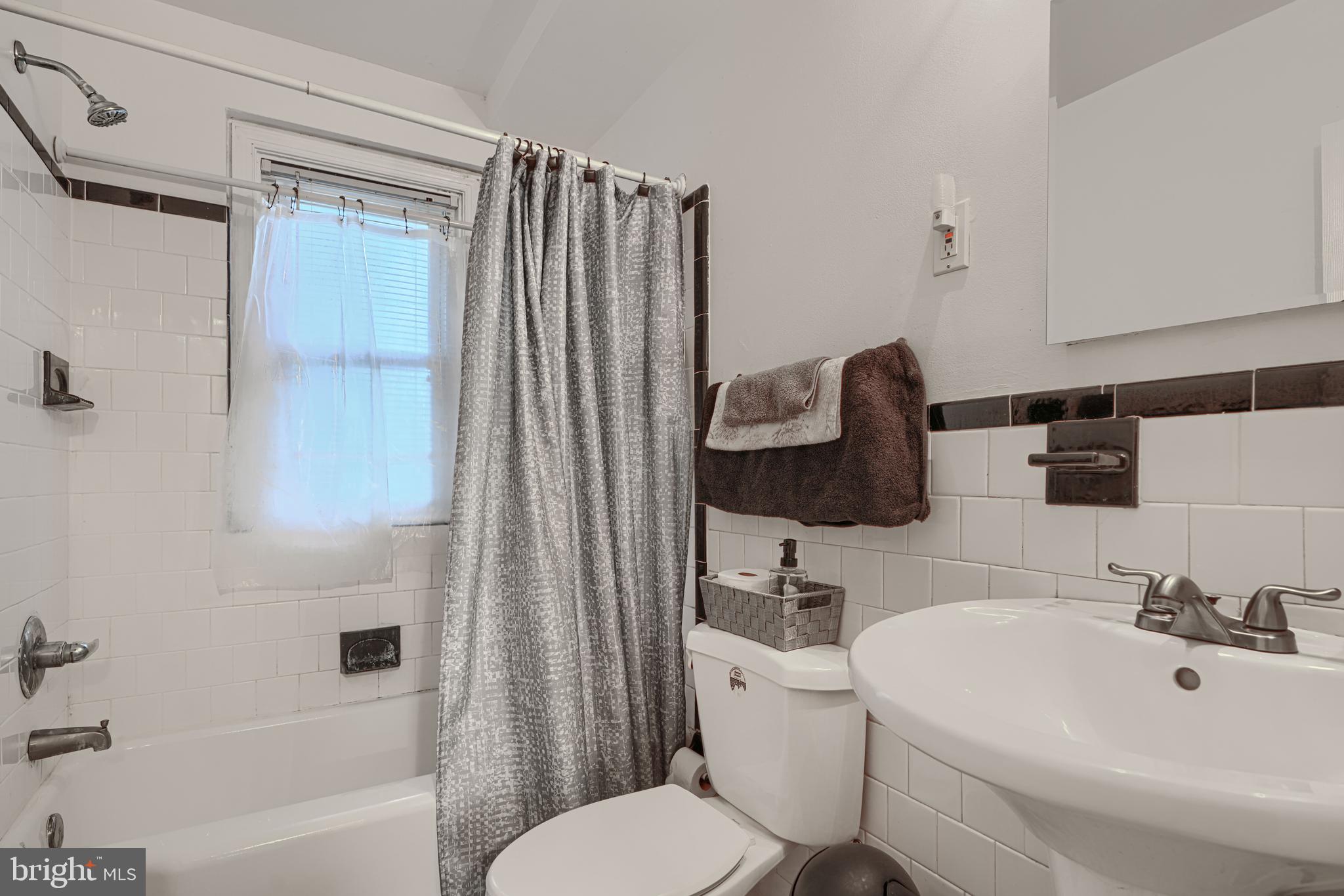 CHINQUAPIN PARK - Residential
